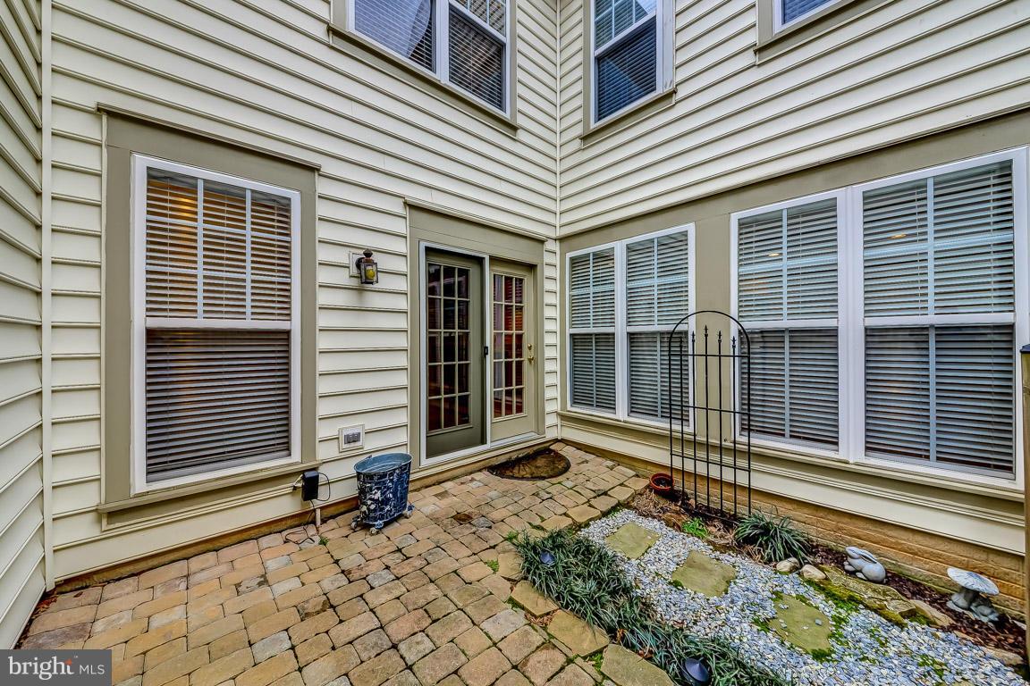 LORTON TOWN CNTR LANDBAY - Residential