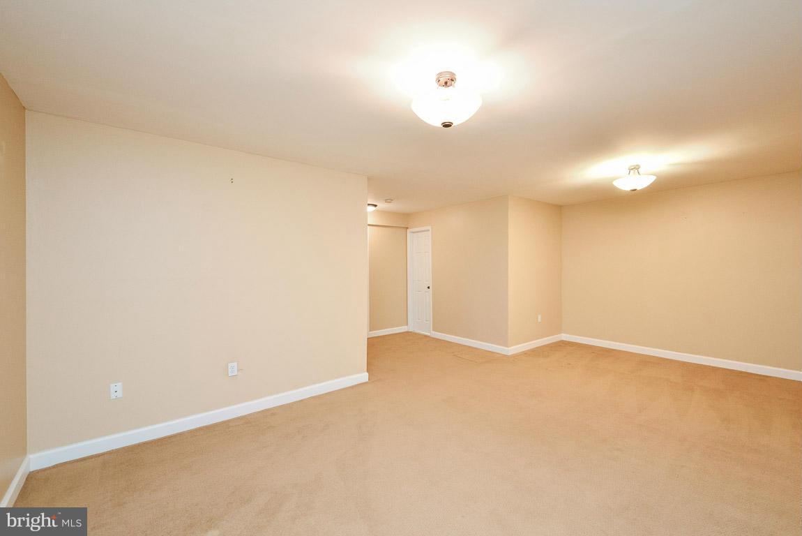 LORTON TOWN CNTR LANDBAY - Residential