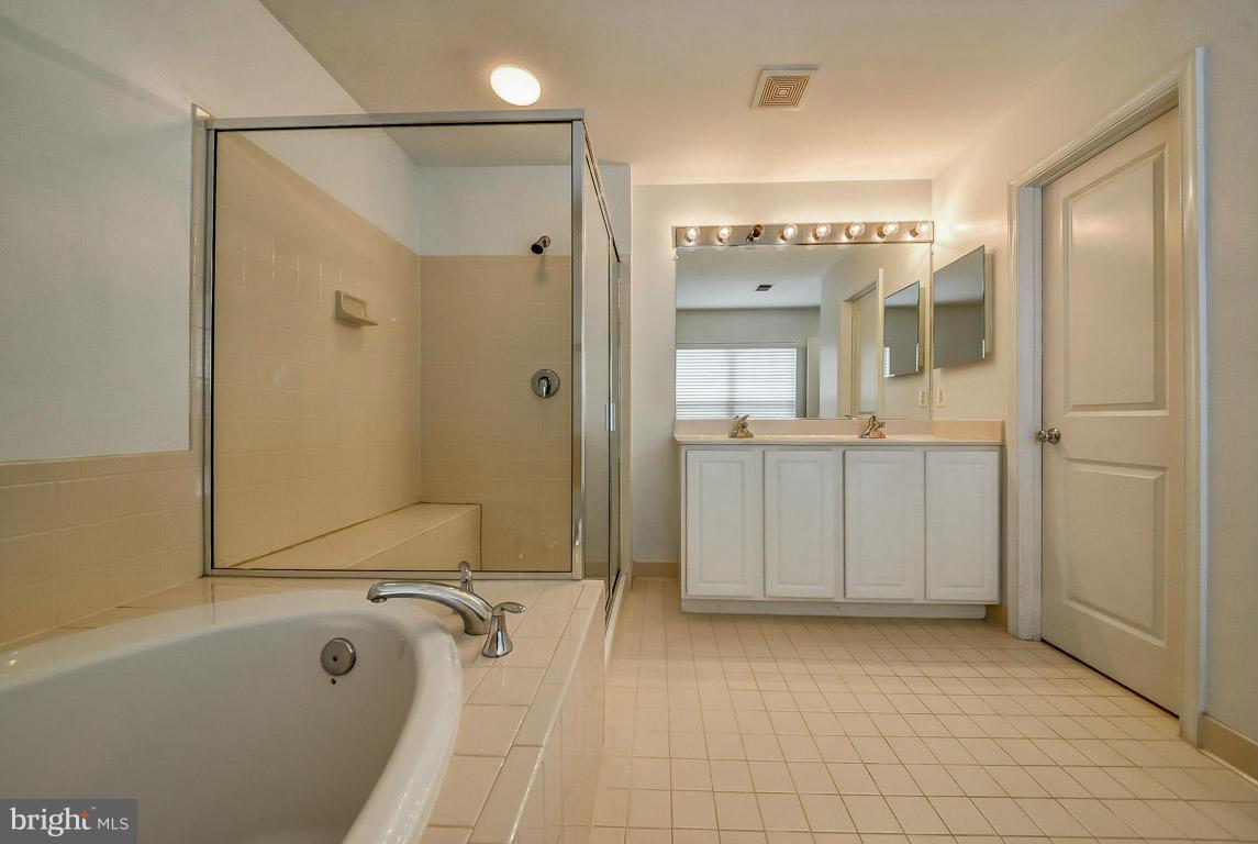 LORTON TOWN CNTR LANDBAY - Residential