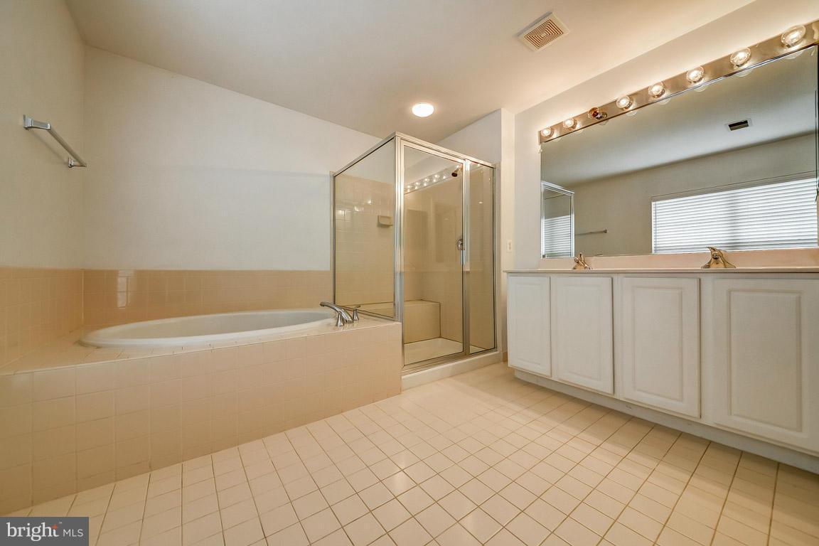 LORTON TOWN CNTR LANDBAY - Residential