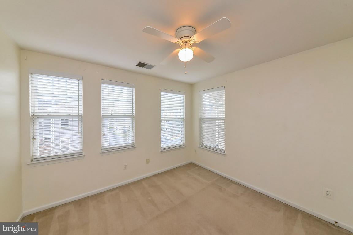 LORTON TOWN CNTR LANDBAY - Residential