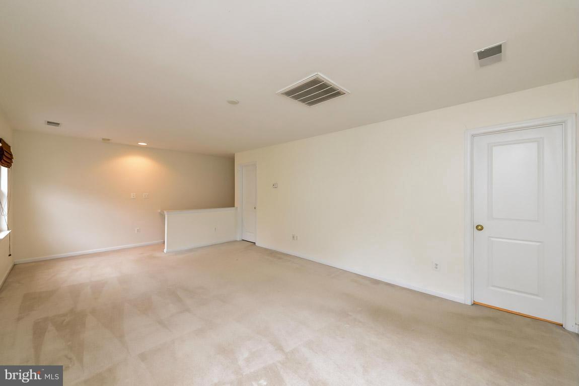 LORTON TOWN CNTR LANDBAY - Residential