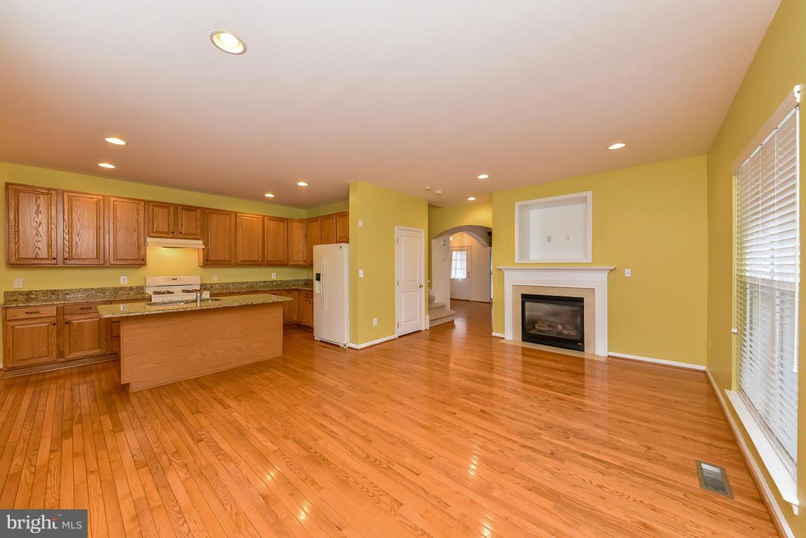 LORTON TOWN CNTR LANDBAY - Residential