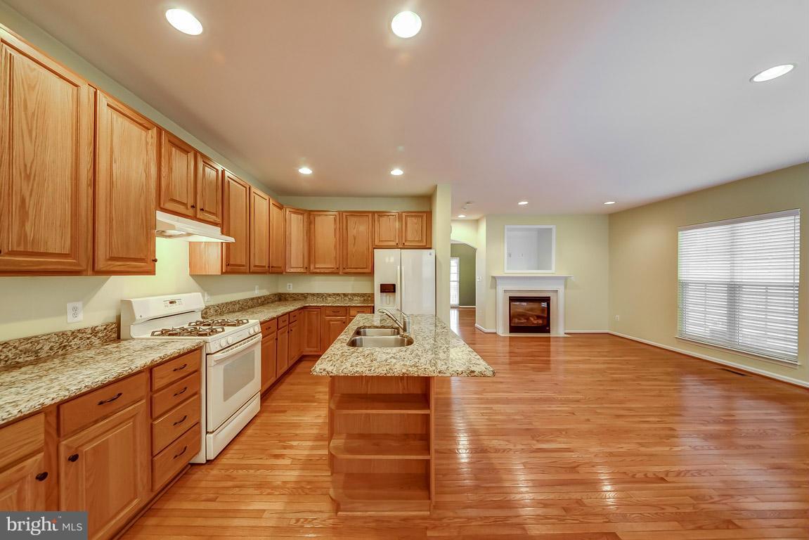 LORTON TOWN CNTR LANDBAY - Residential