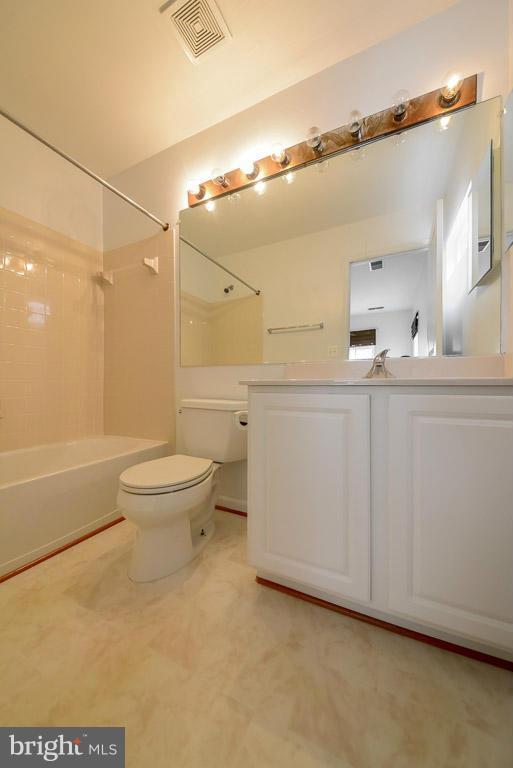 LORTON TOWN CNTR LANDBAY - Residential