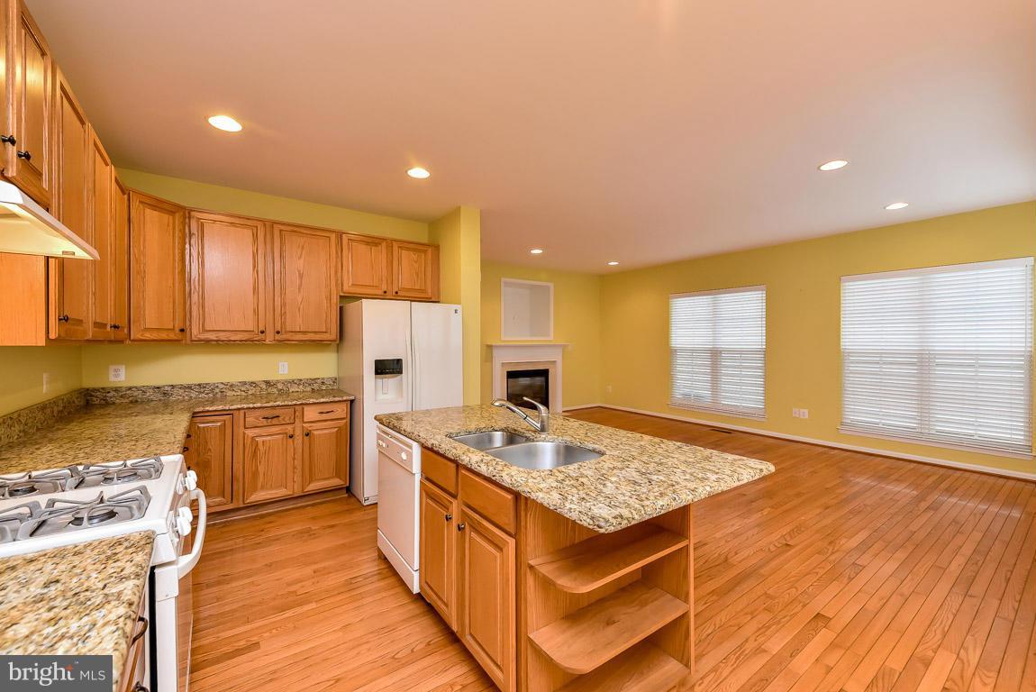 LORTON TOWN CNTR LANDBAY - Residential