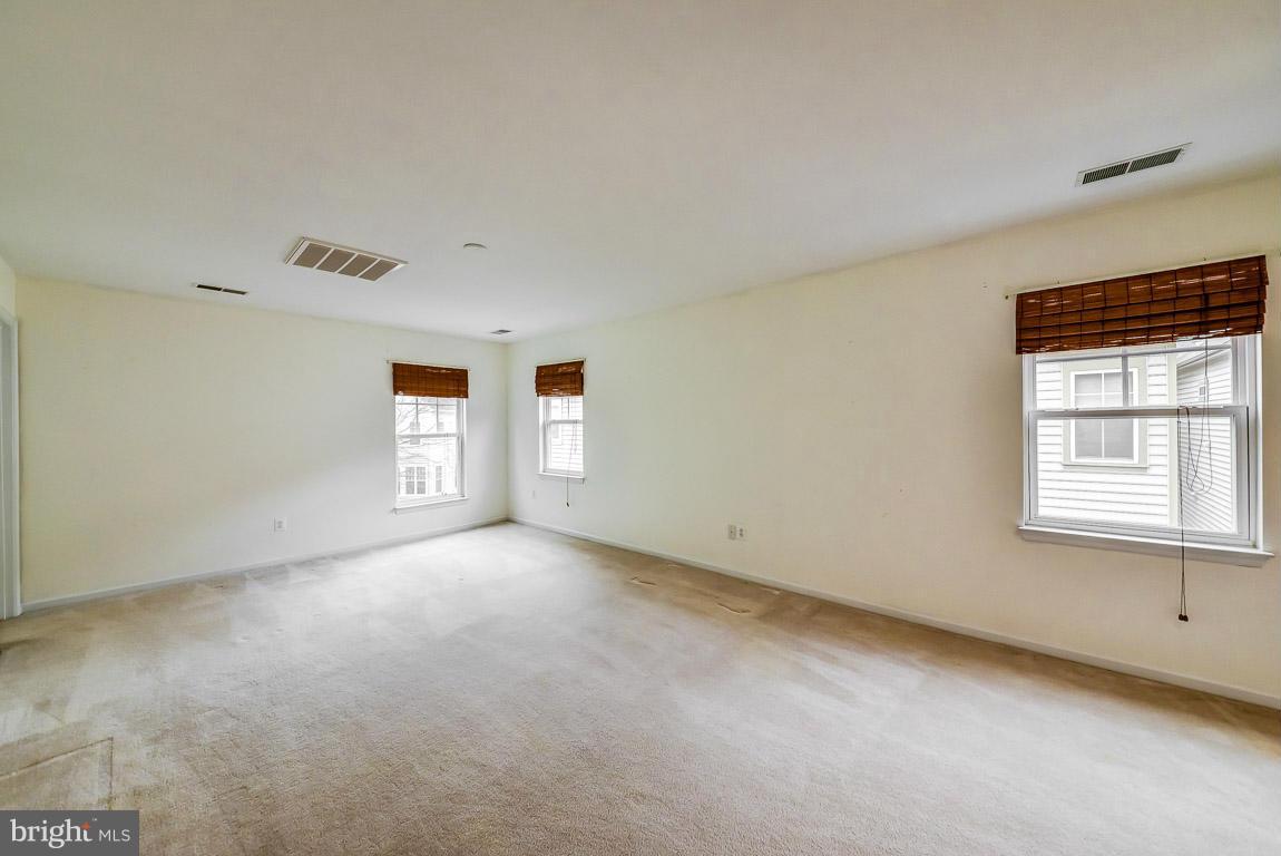 LORTON TOWN CNTR LANDBAY - Residential