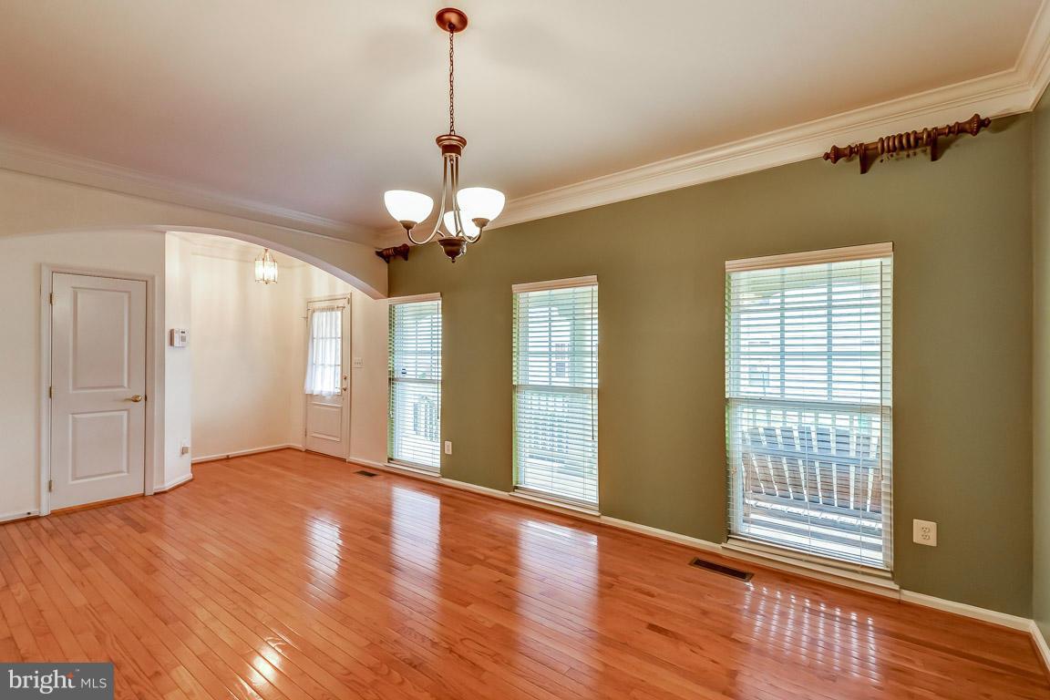 LORTON TOWN CNTR LANDBAY - Residential