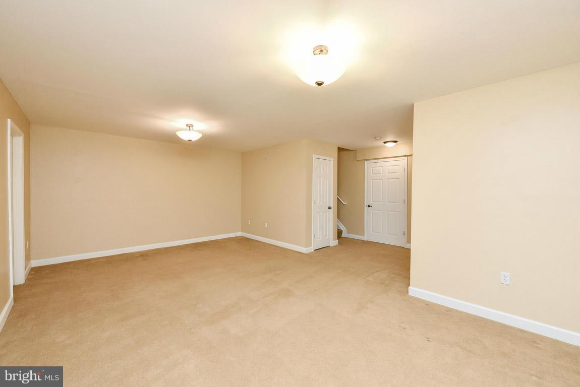 LORTON TOWN CNTR LANDBAY - Residential