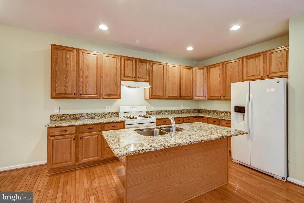 LORTON TOWN CNTR LANDBAY - Residential