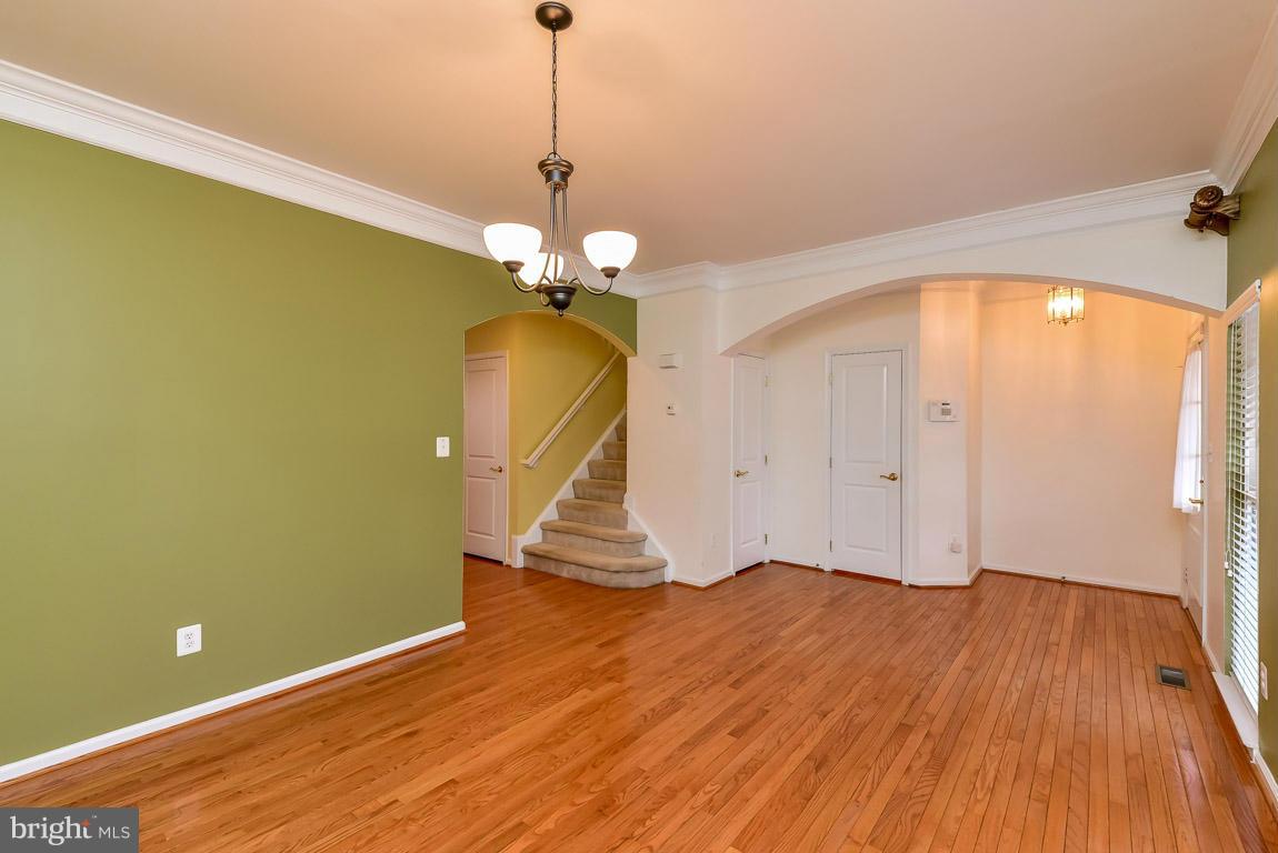 LORTON TOWN CNTR LANDBAY - Residential