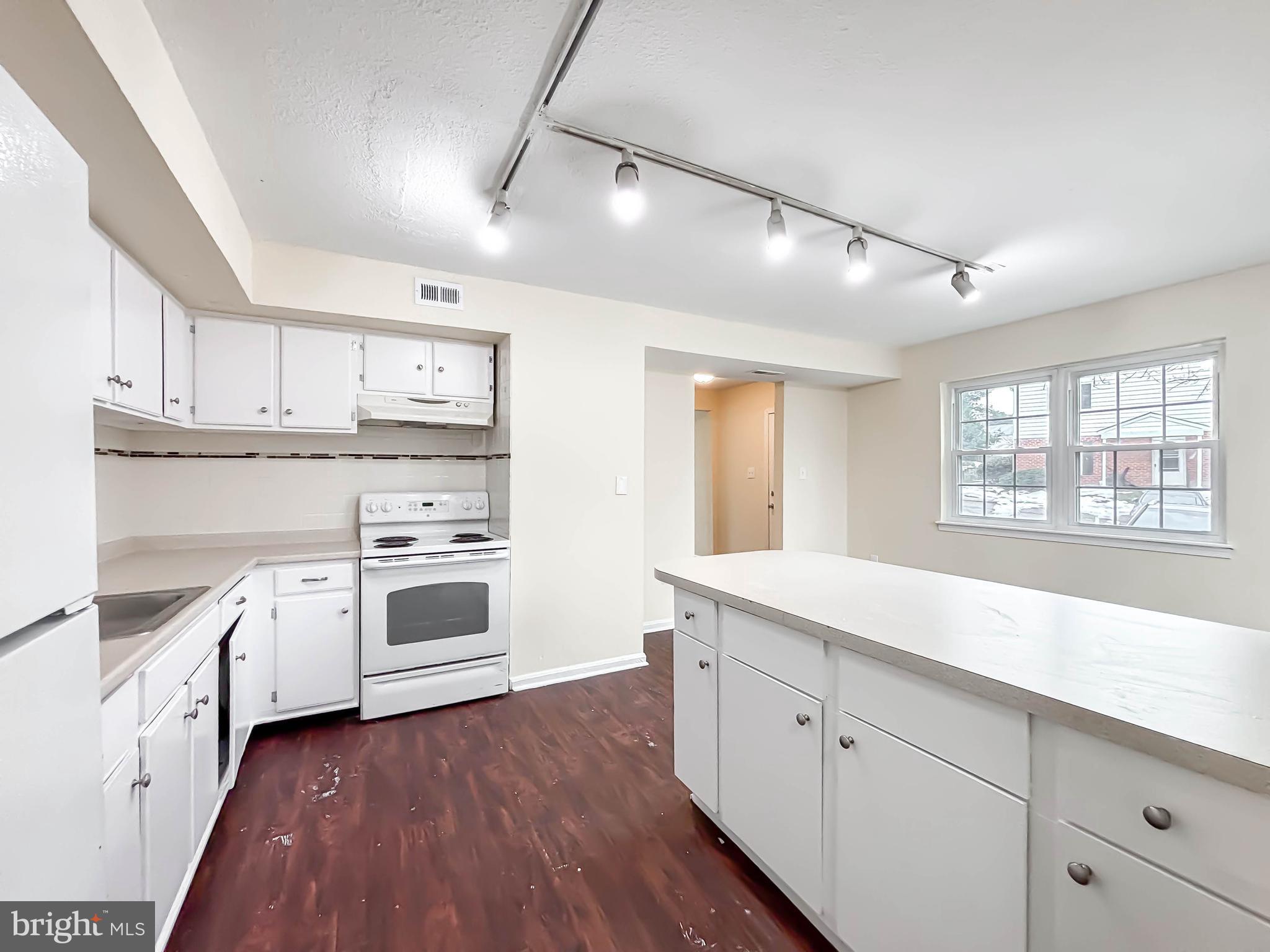 HERITAGE HILL CONDO - Residential Lease