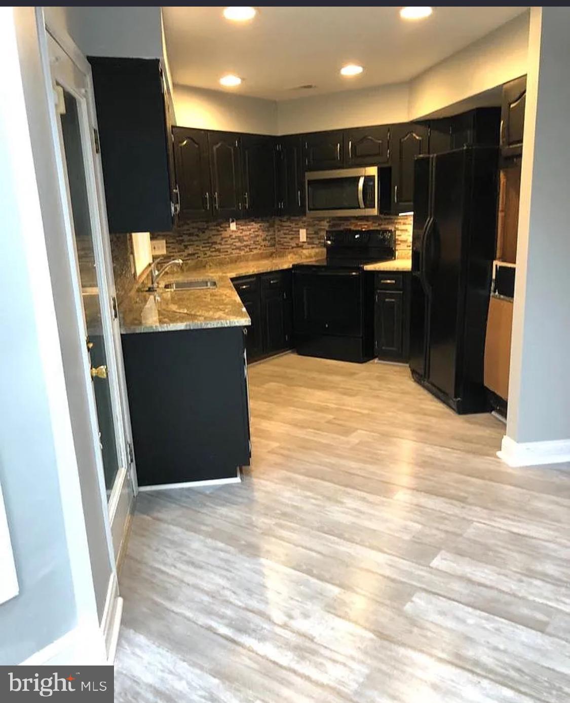 3013 COURTSIDE ROAD