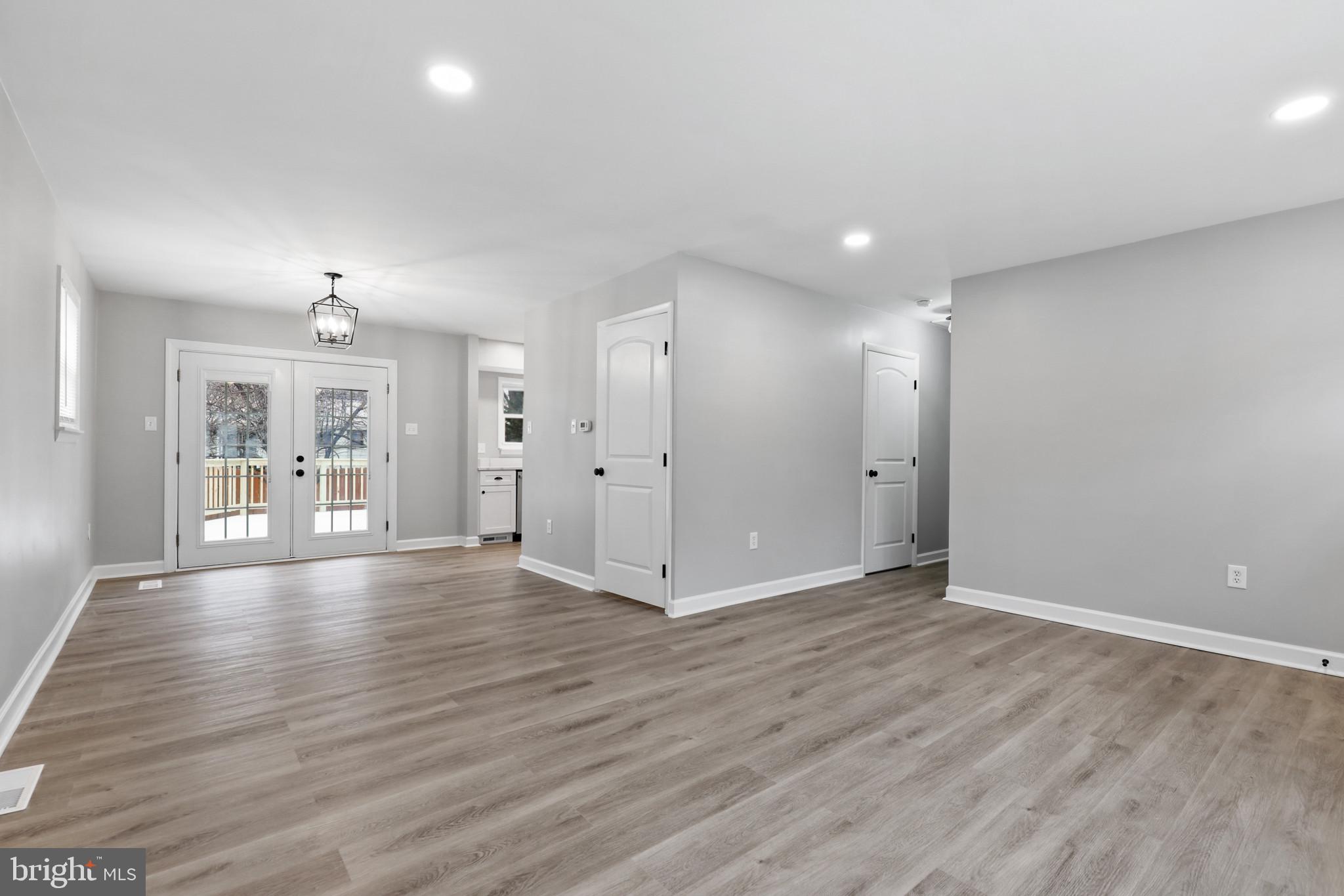 SUBURBIA - Residential