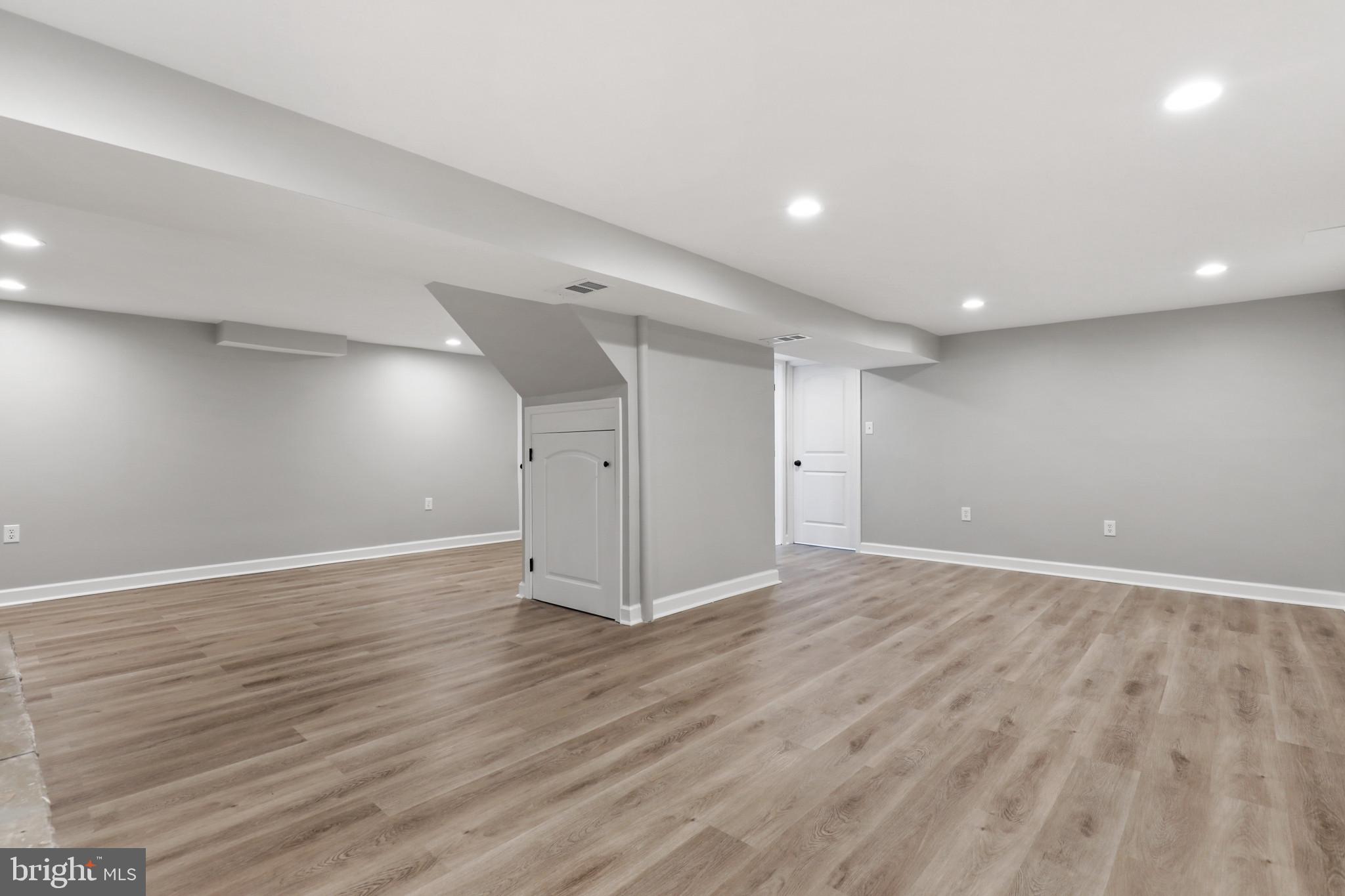 SUBURBIA - Residential