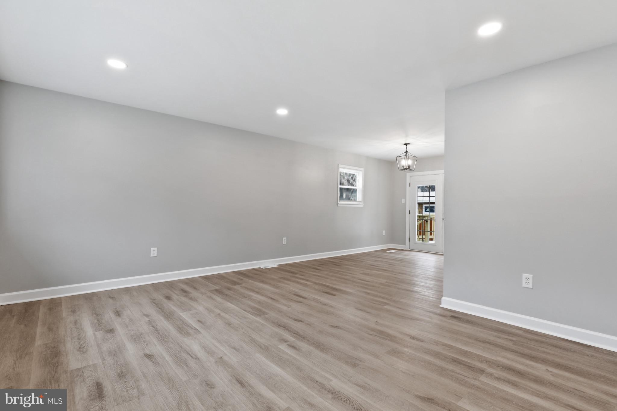 SUBURBIA - Residential