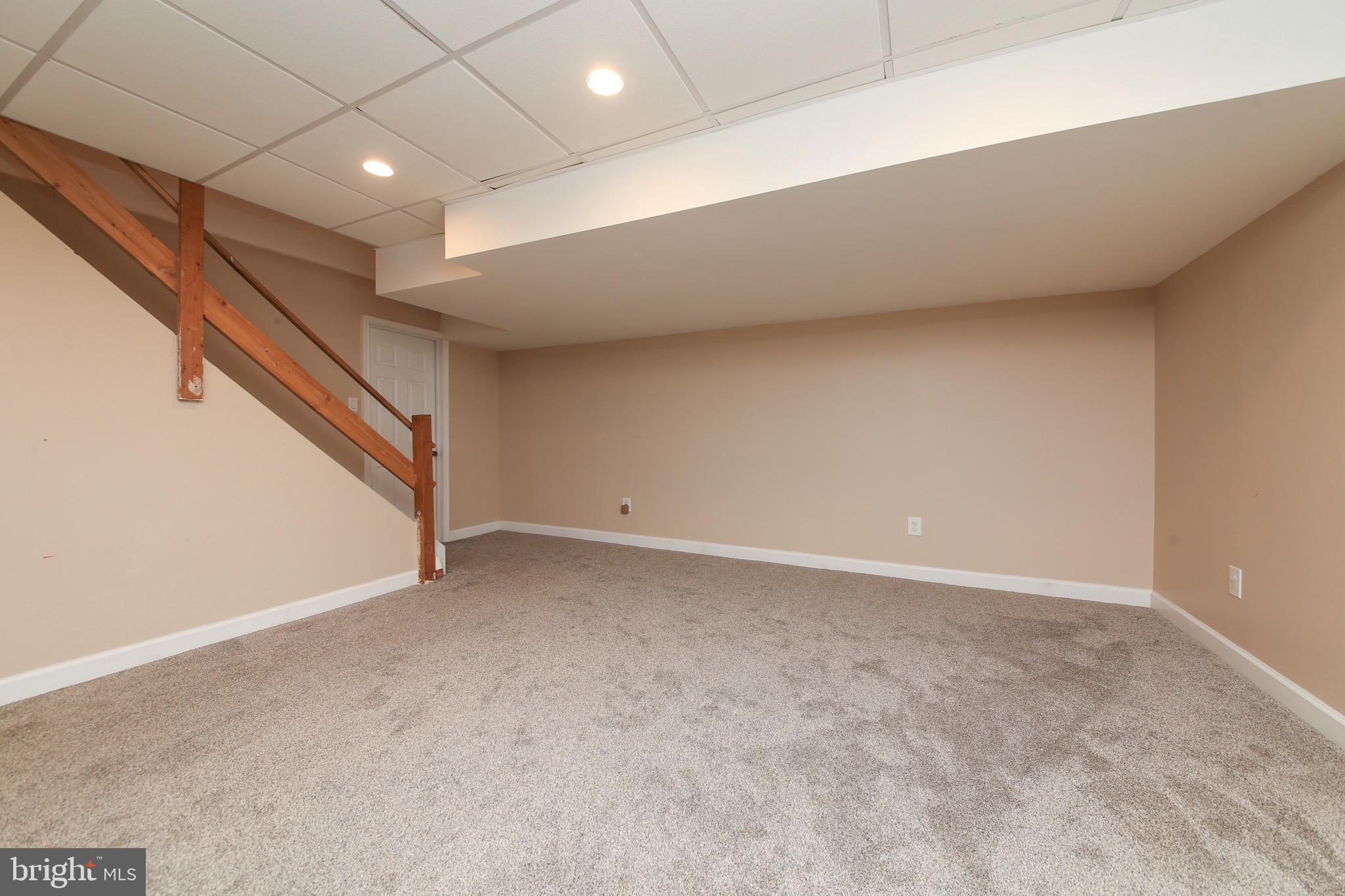 PLYMOUTH MEADOWS - Residential Lease