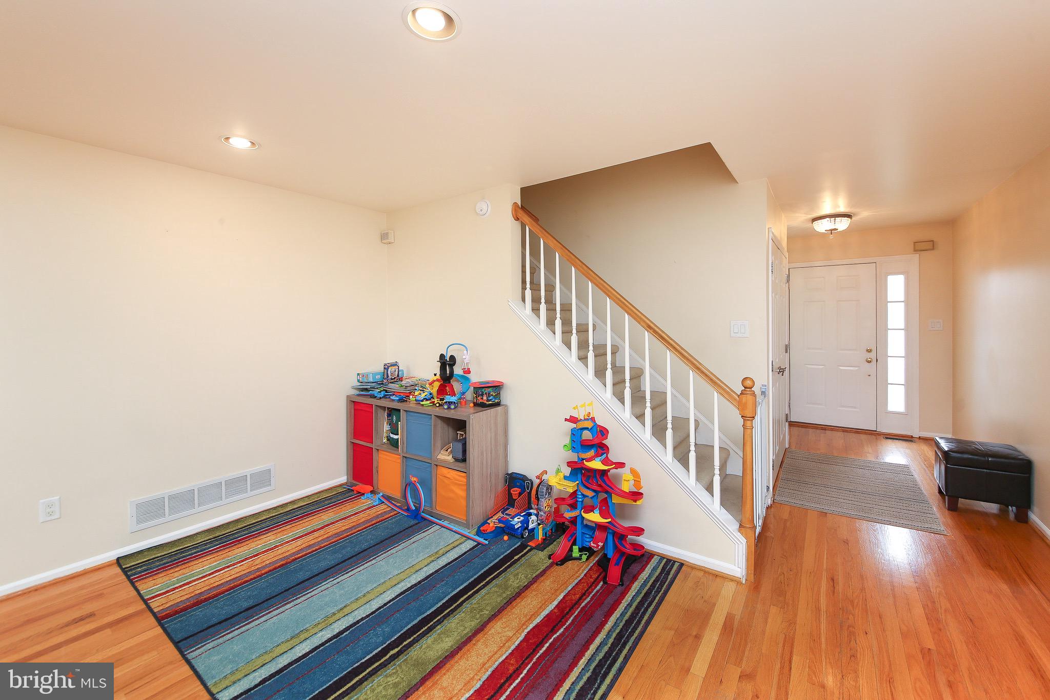 PLYMOUTH MEADOWS - Residential Lease