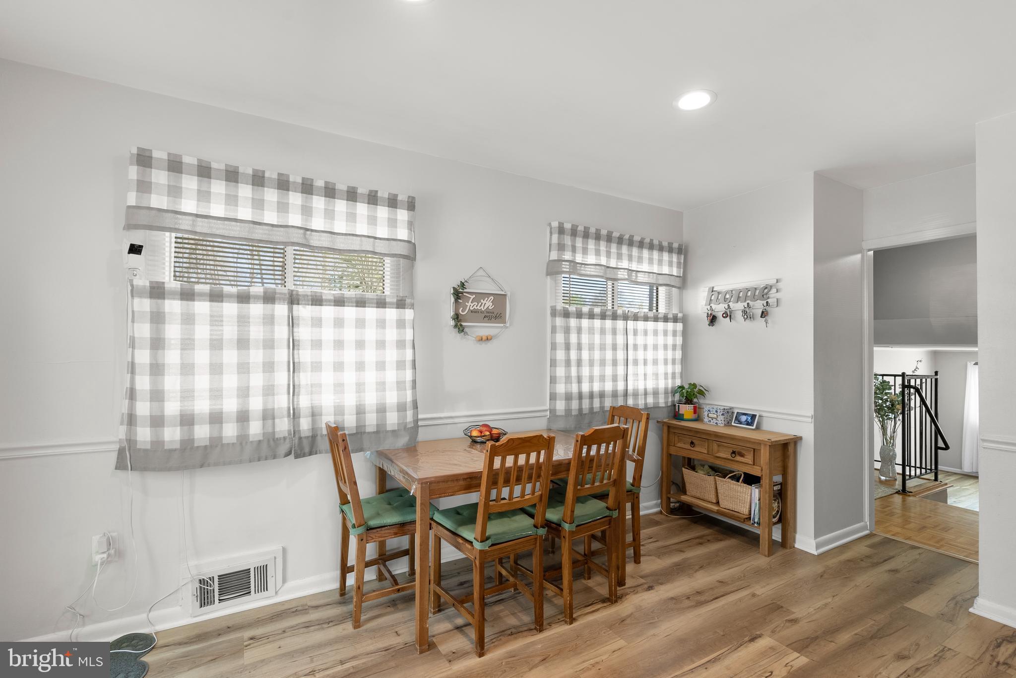 MANOR WOODS - Residential