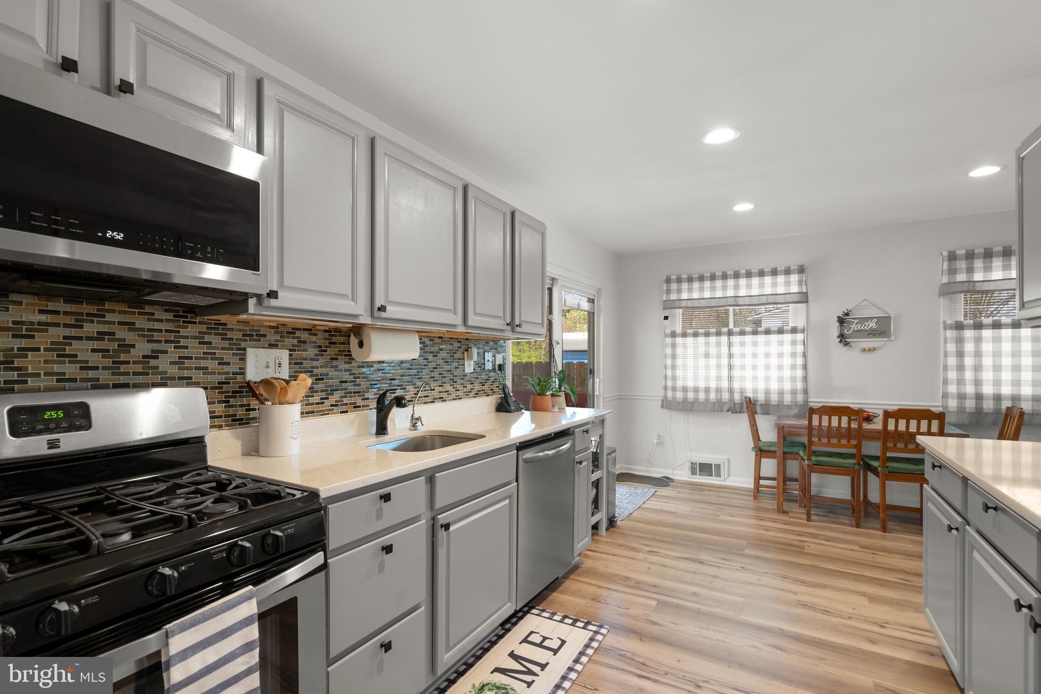 MANOR WOODS - Residential