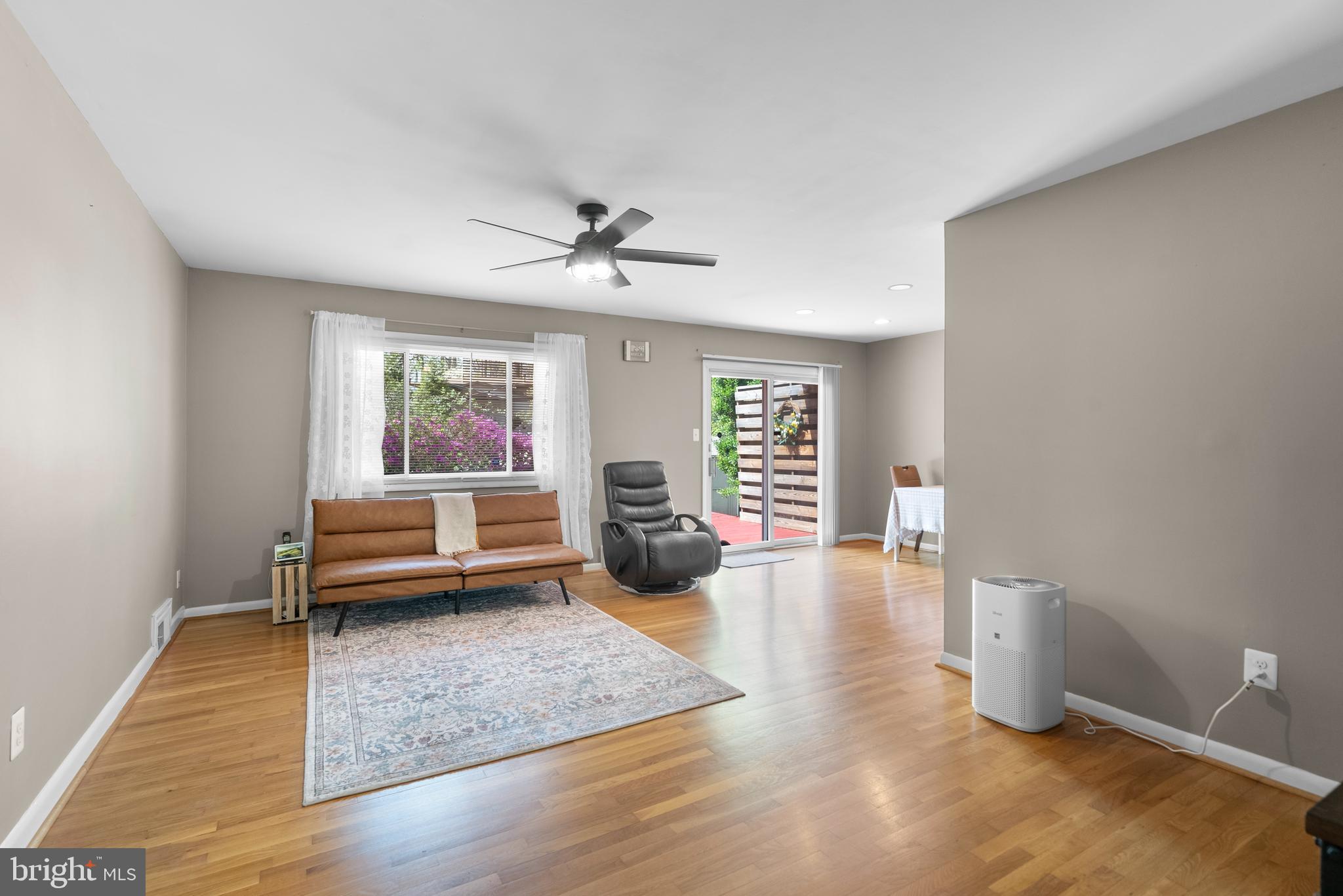 MANOR WOODS - Residential