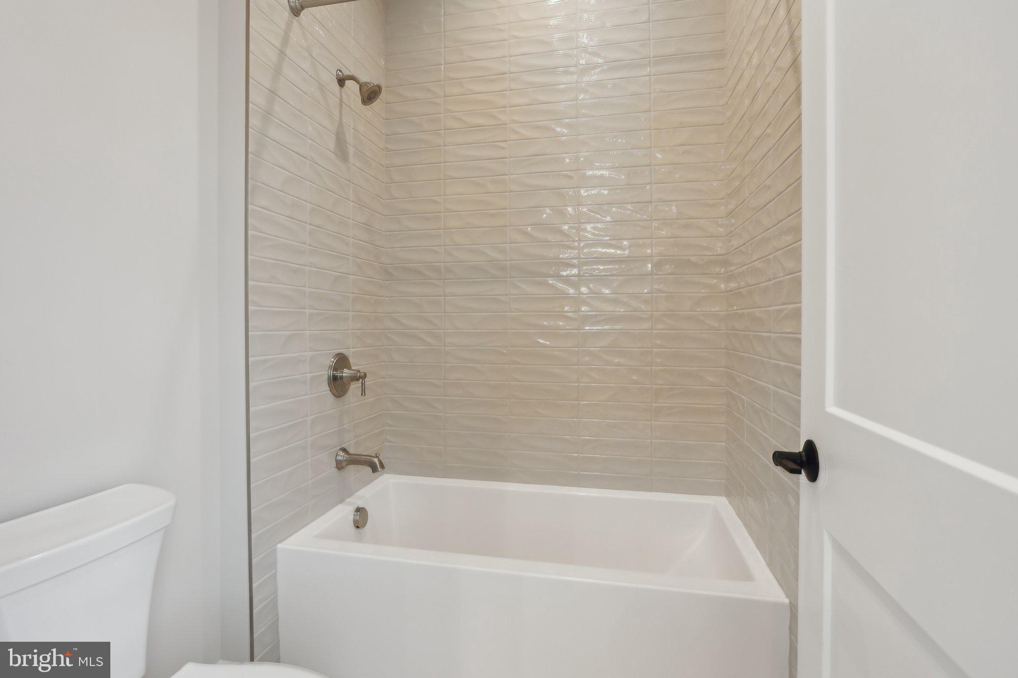 GARNET POINTE - Residential