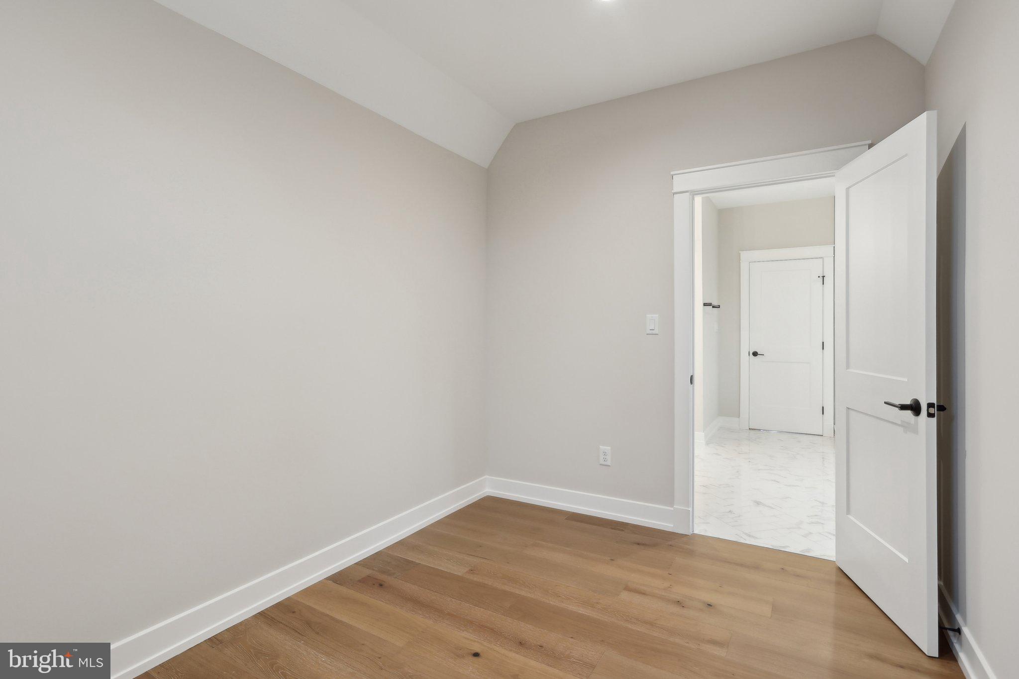 GARNET POINTE - Residential