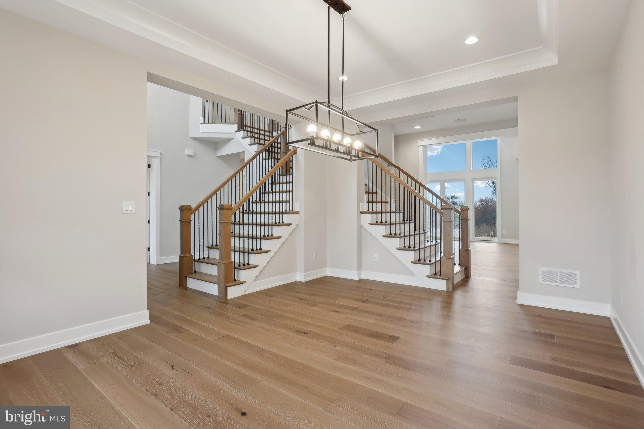 GARNET POINTE - Residential