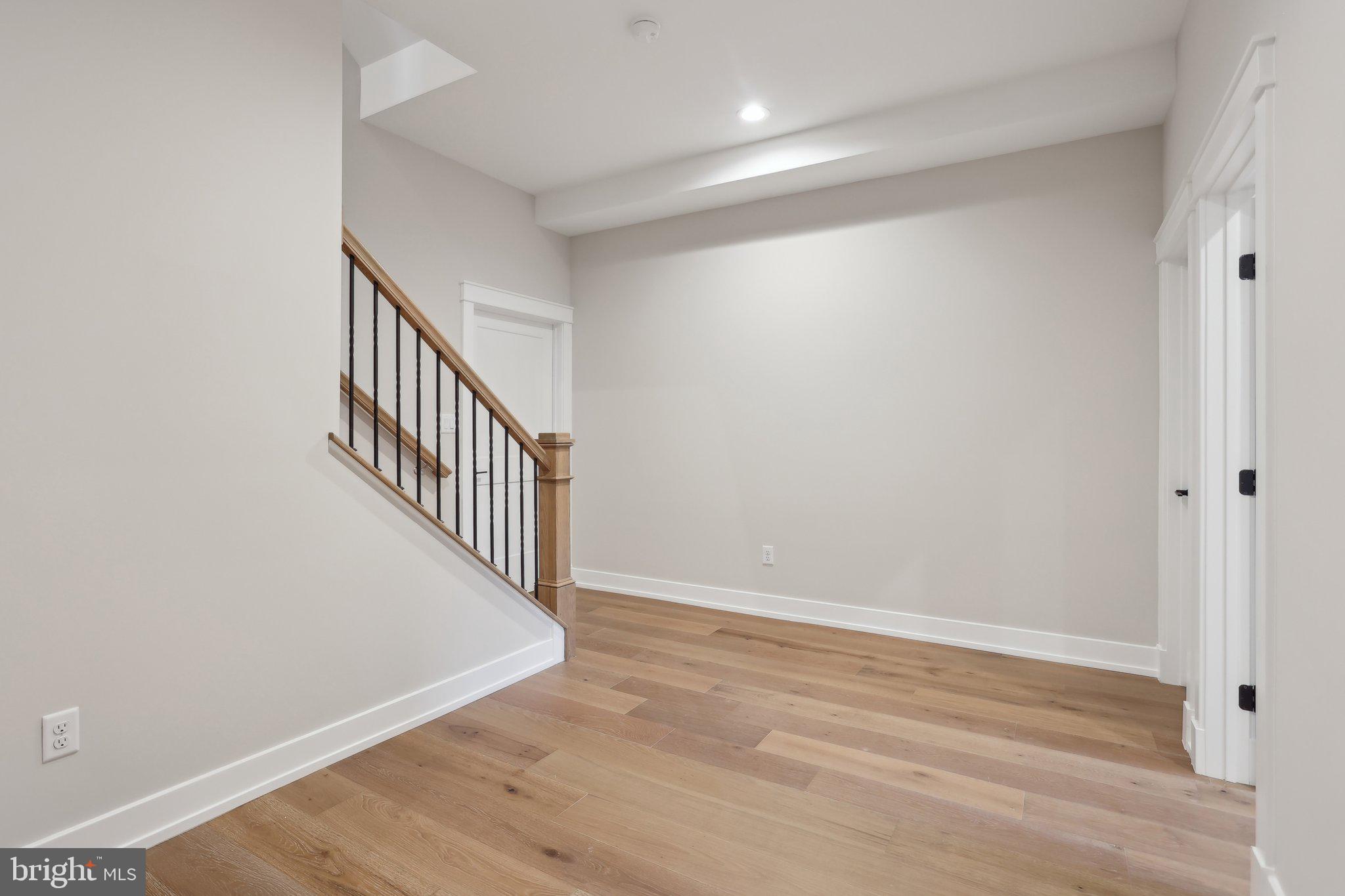 GARNET POINTE - Residential