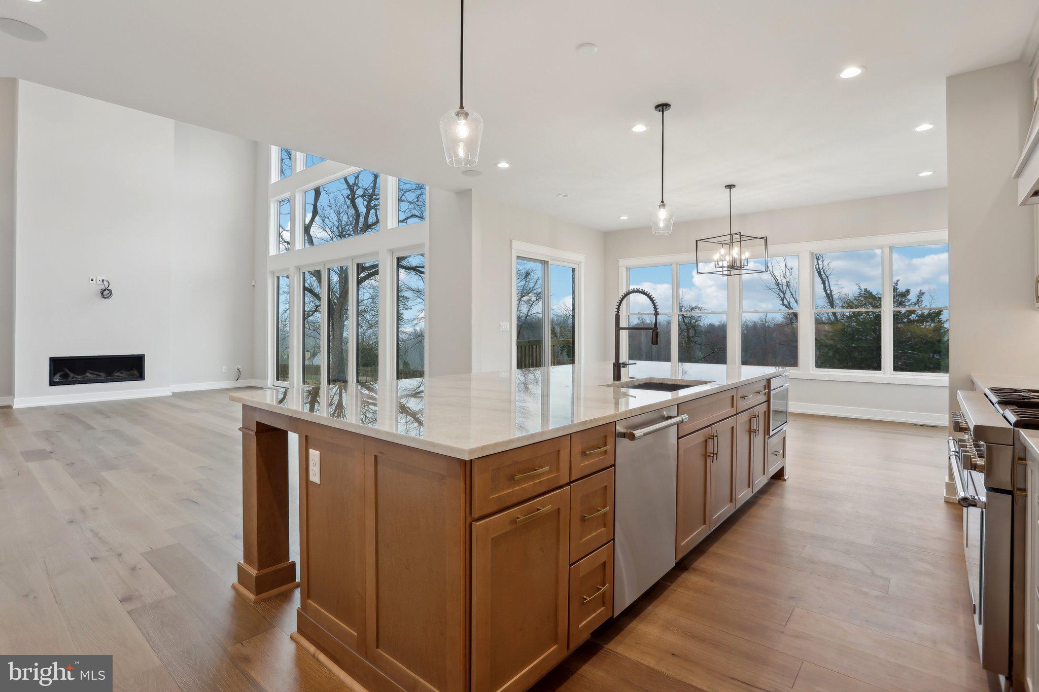 GARNET POINTE - Residential