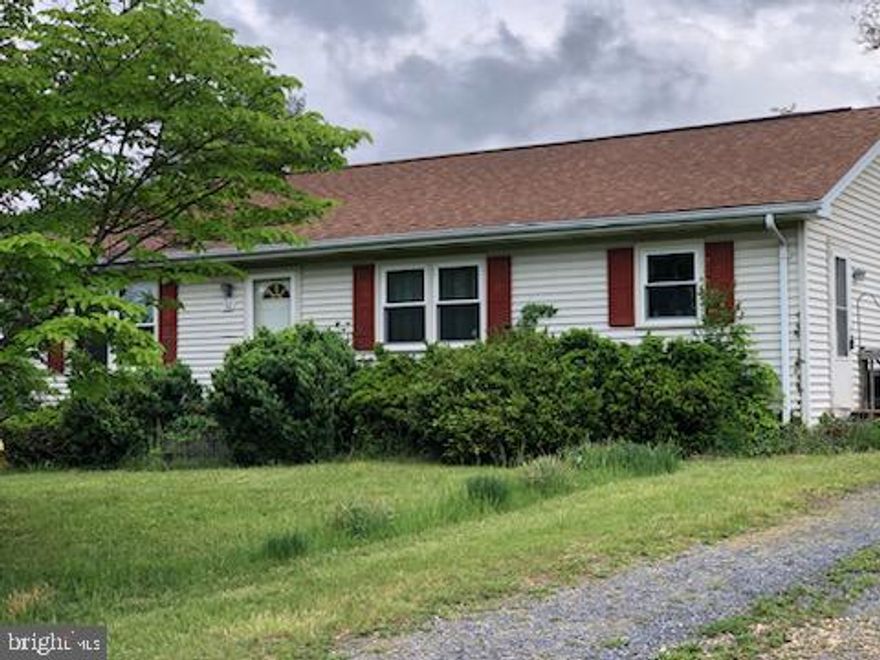 One level rancher needs some TLC, offers almost 1200 sq ft, 3 bedrooms, 2 full bathrooms, country style kitchen & dining area, living room, large .43 lot in town with mature landscaping. Town shopping convenience, multiple parks, community pool, near downtown for all the unique shops, restaurants and town festival, skyline drive, near the Shenandoah River for canoeing or floating. Located about 8 miles to I 66 for the commute.
