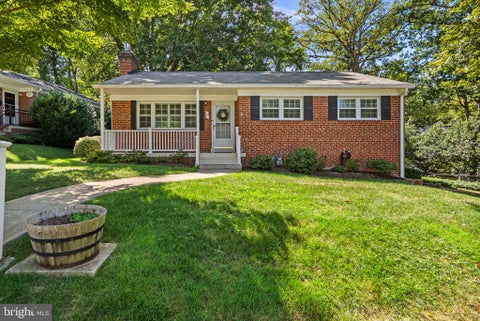 Photo of 19 Eastmoor Drive, SILVER SPRING, MD 20901 (MLS # MDMC2252390)