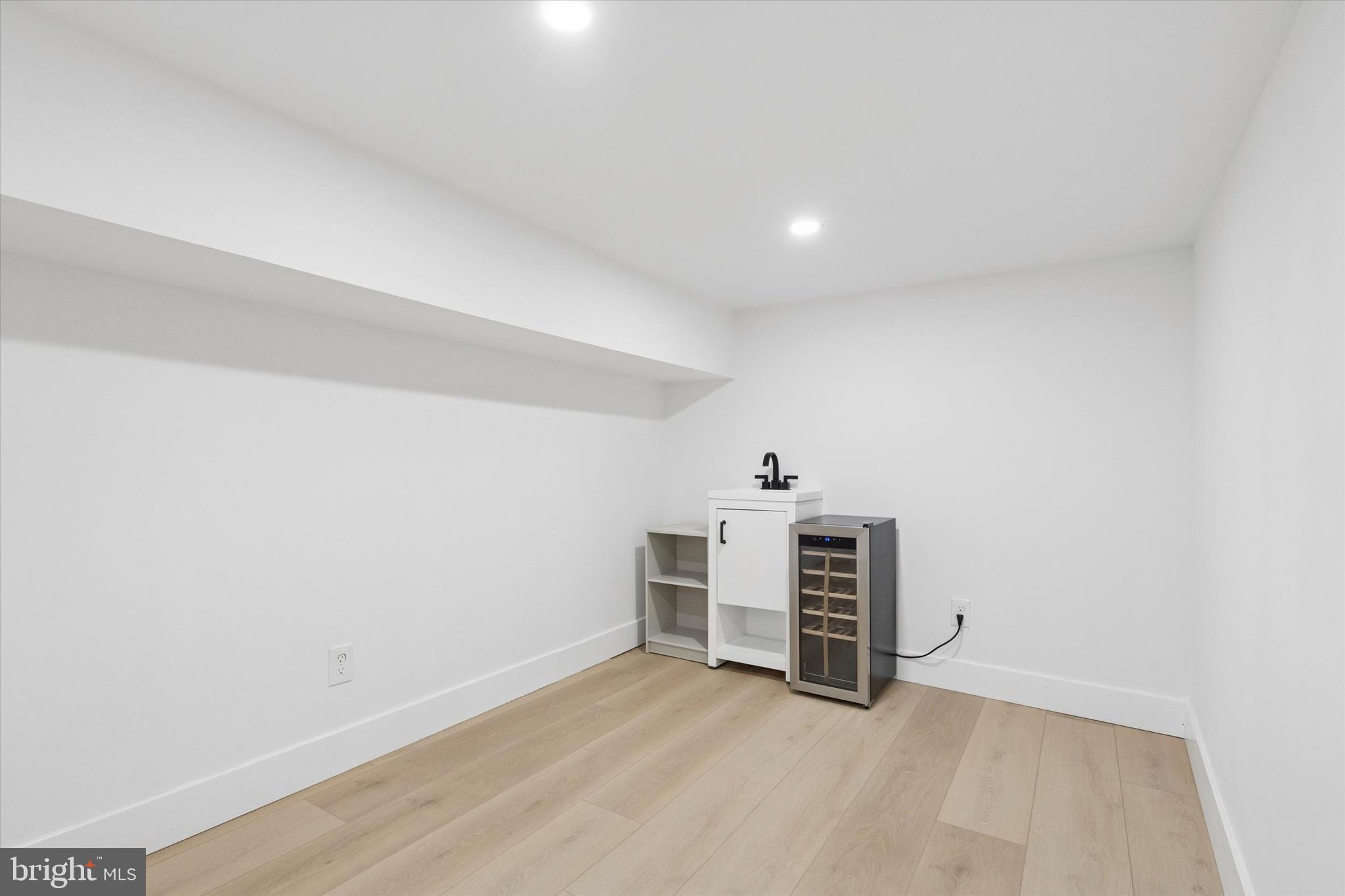 POINT BREEZE - Residential