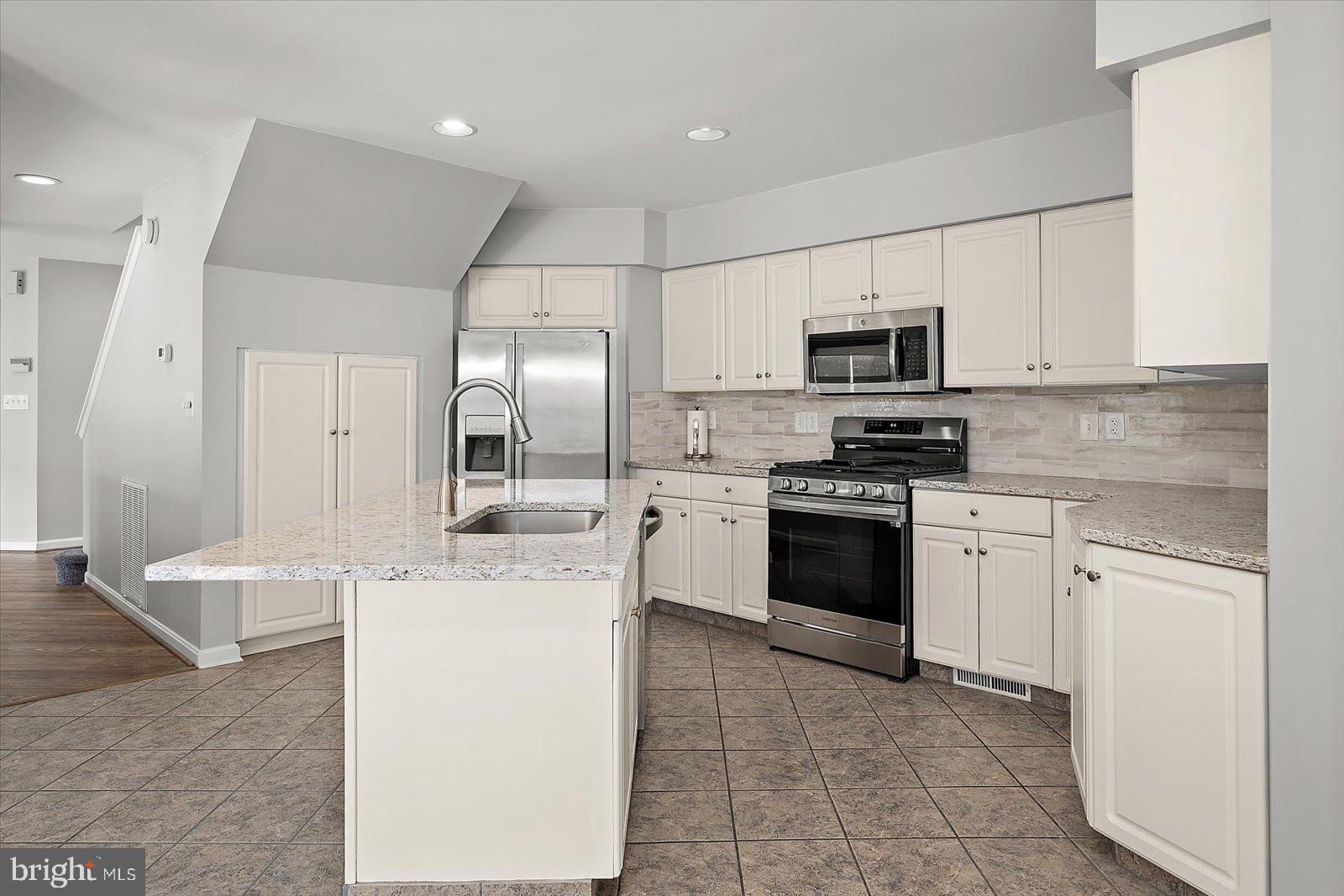 OYSTER HARBOR - Residential