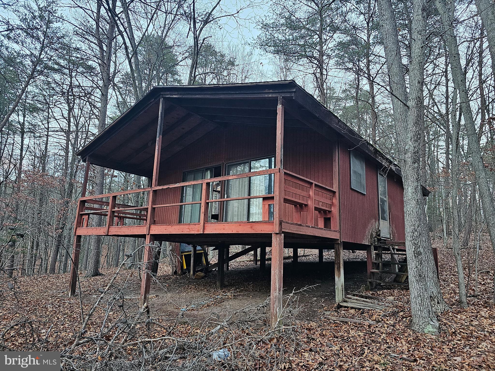 SPRUCE PINE HOLLOW - Land