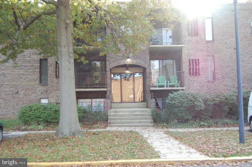 !!!We had to cancel the open house to a double booking with the cleaners!!!  New time is Sunday 2:00-4:00!!!
Rare 3 bedroom 2 full bath condo in the Fairwinds community of Annapolis. Wonderfully maintained neighborhood with a pool, tennis courts, plenty of parking and very convenient to all parts of Annapolis... pictures are pre tenant, property is tenant occupied at the moment, new furnace  coming. Move in ready and priced to sell.