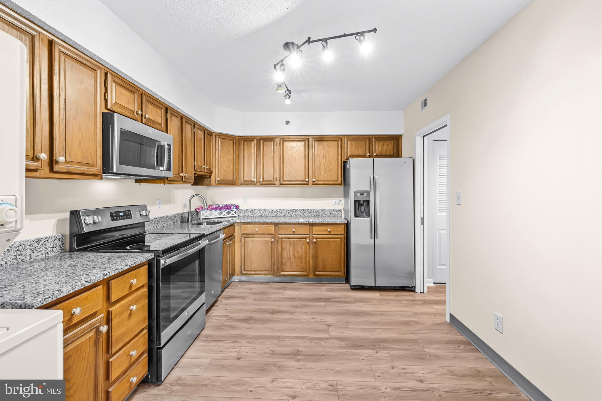 SKYLINE HOUSE - Residential