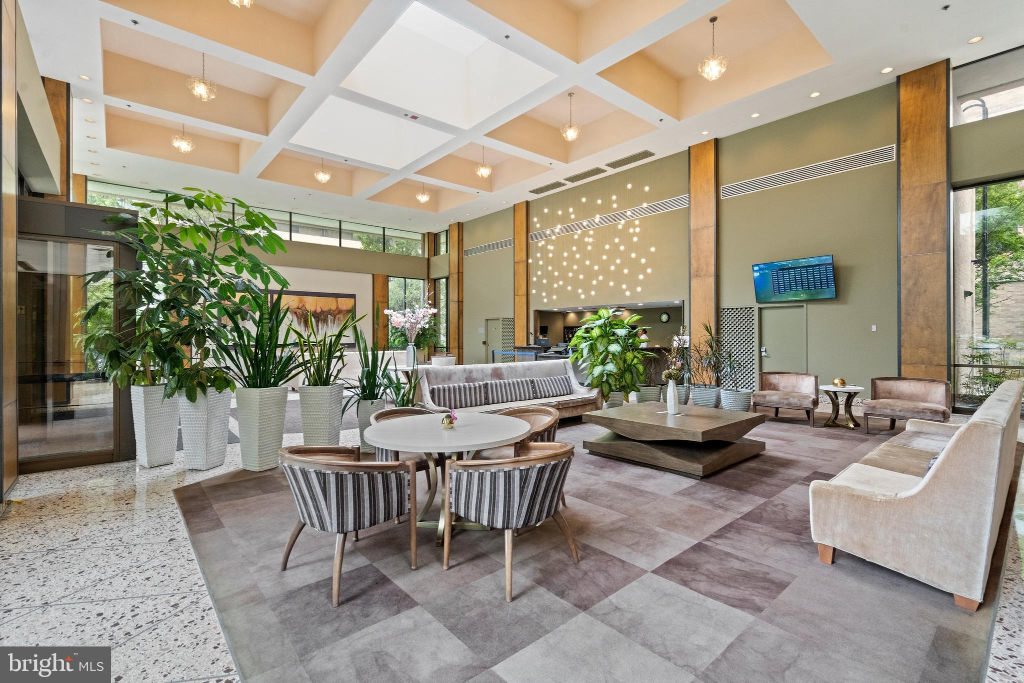 SKYLINE HOUSE - Residential