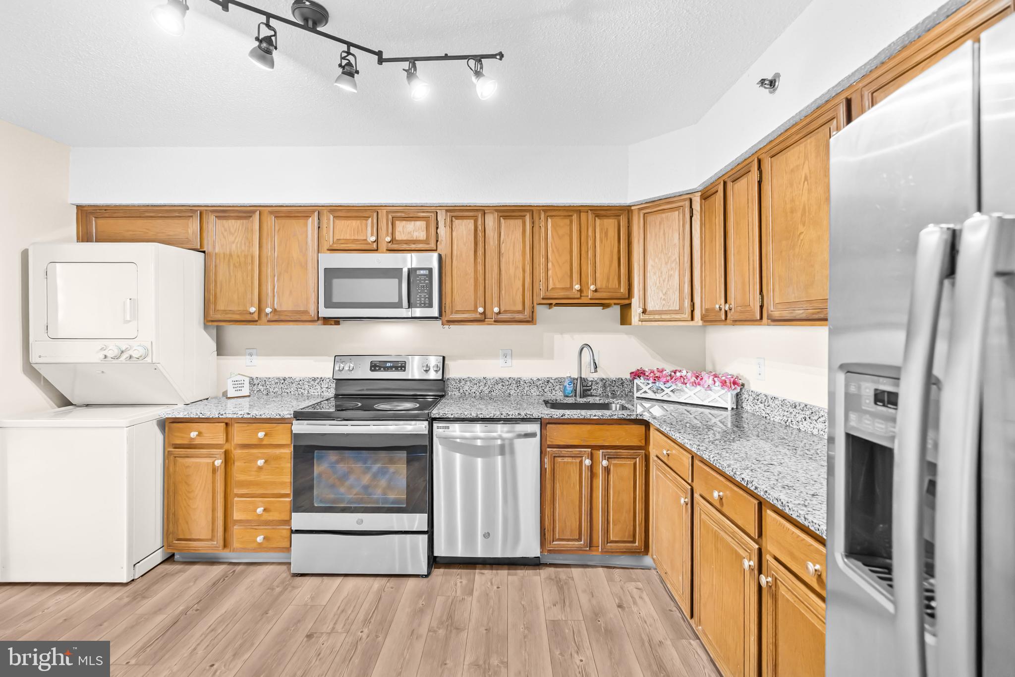 SKYLINE HOUSE - Residential