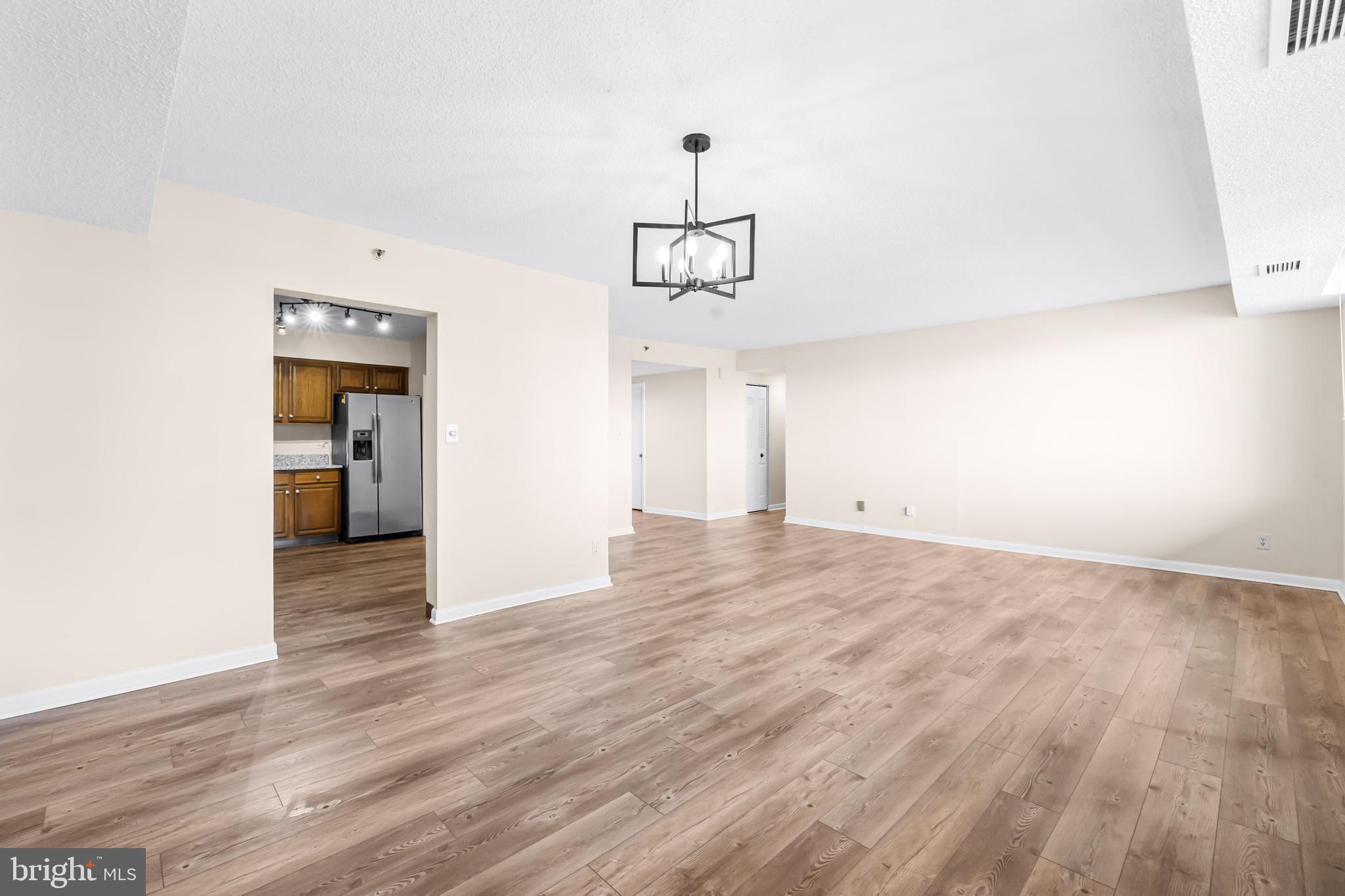 SKYLINE HOUSE - Residential