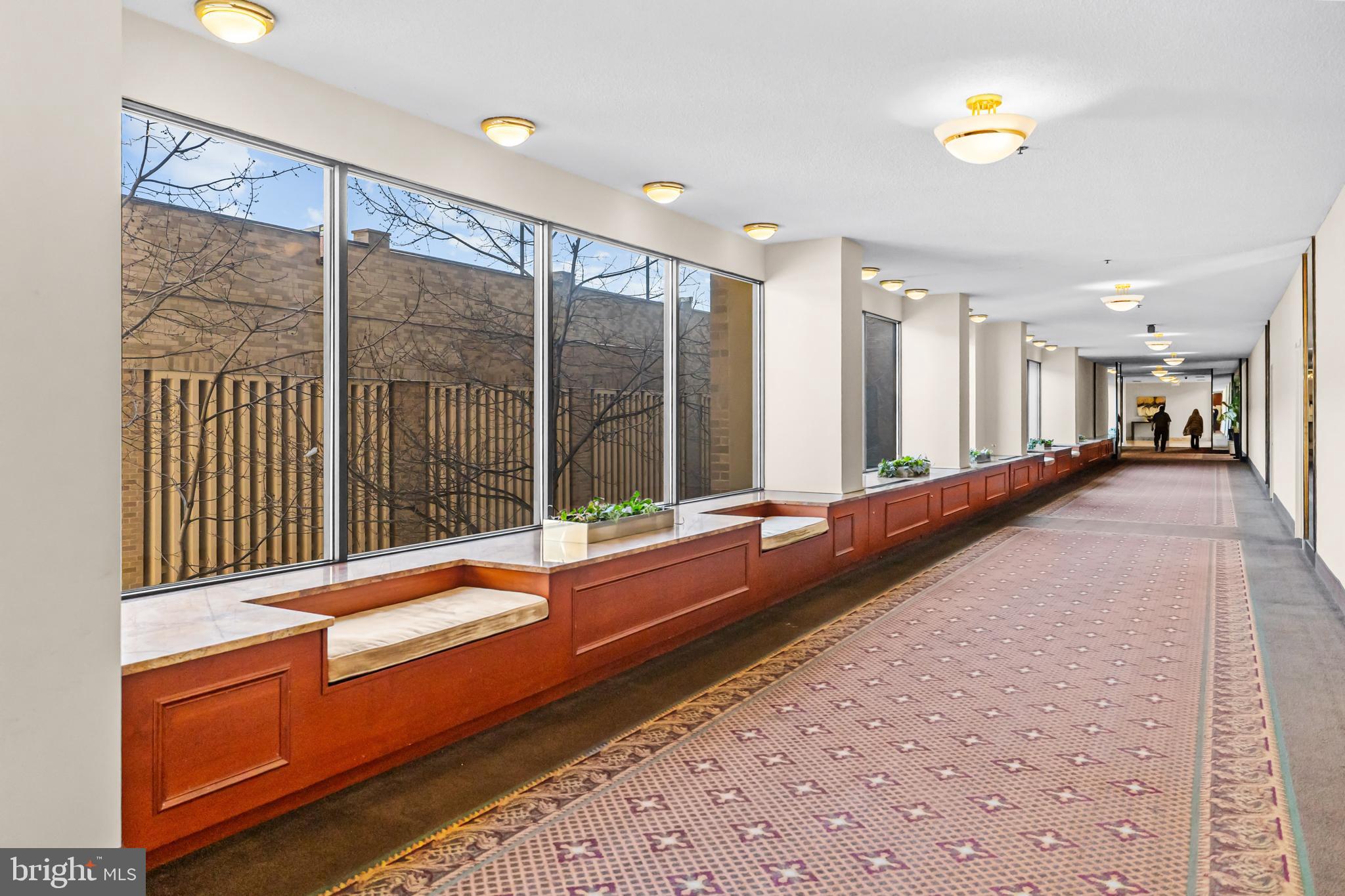 SKYLINE HOUSE - Residential