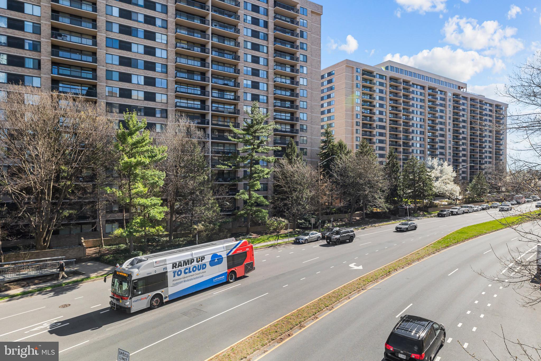 SKYLINE HOUSE - Residential