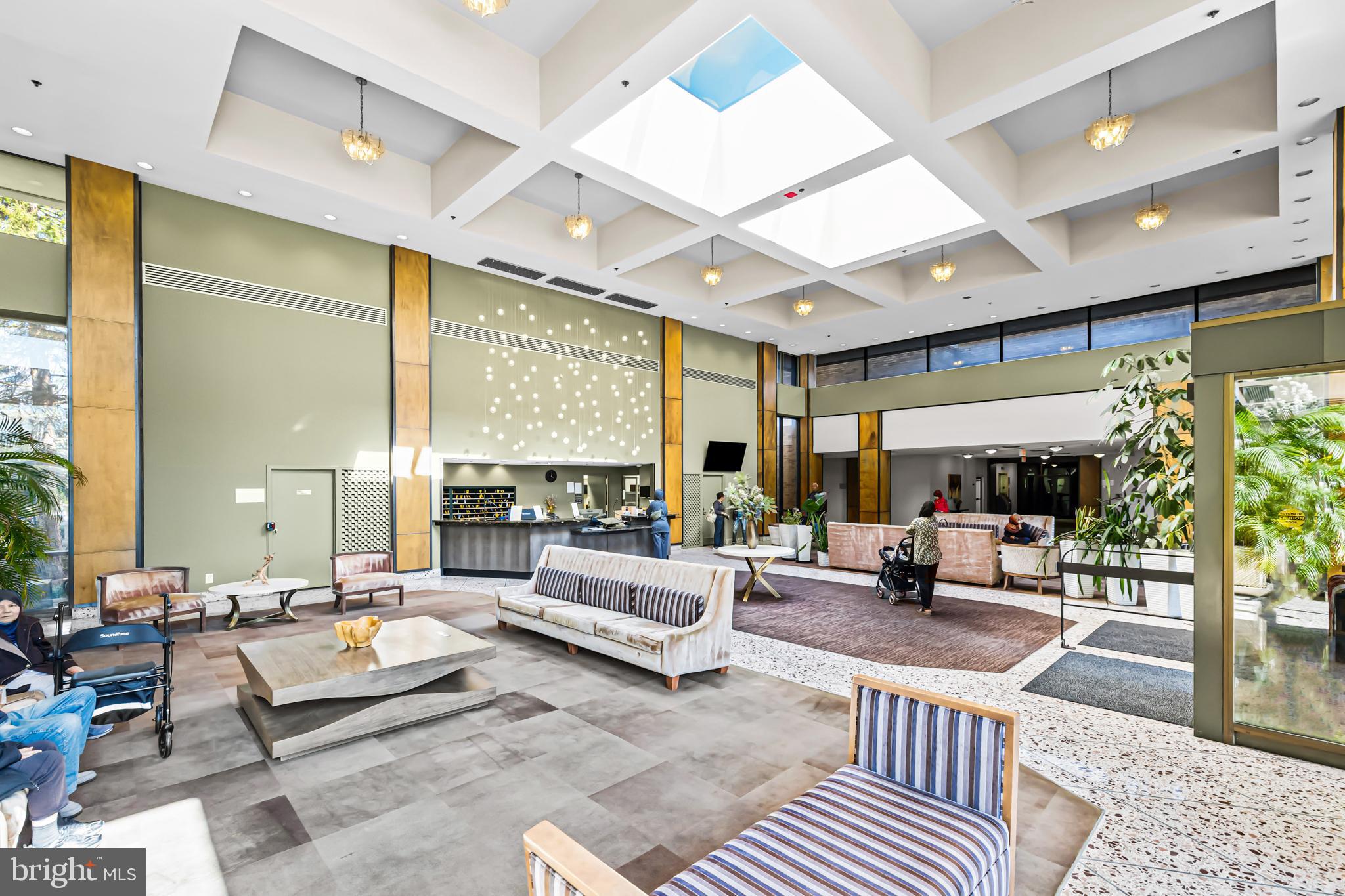 SKYLINE HOUSE - Residential