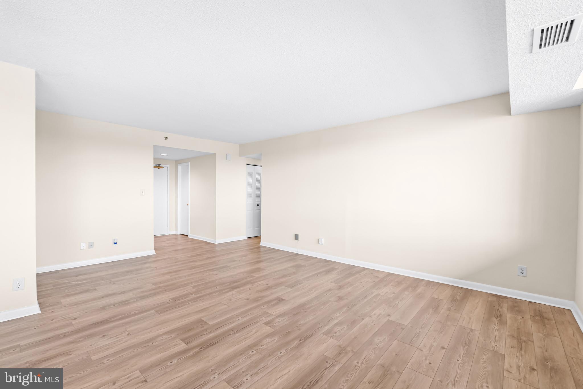 SKYLINE HOUSE - Residential