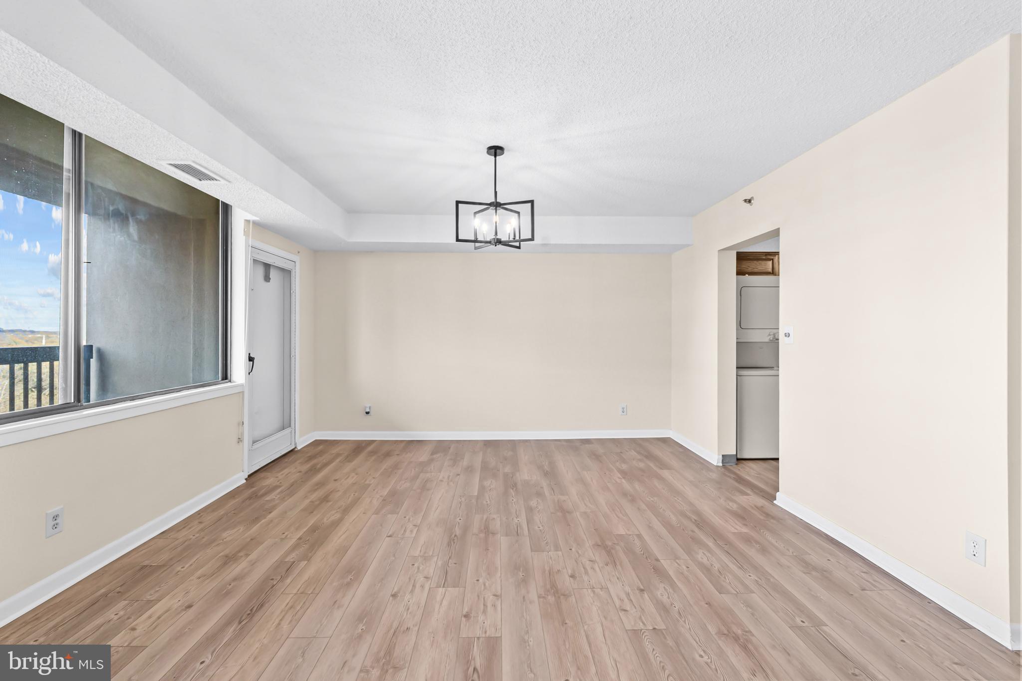 SKYLINE HOUSE - Residential