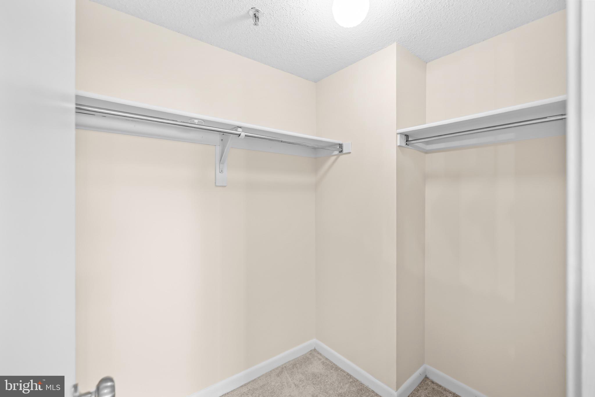 SKYLINE HOUSE - Residential