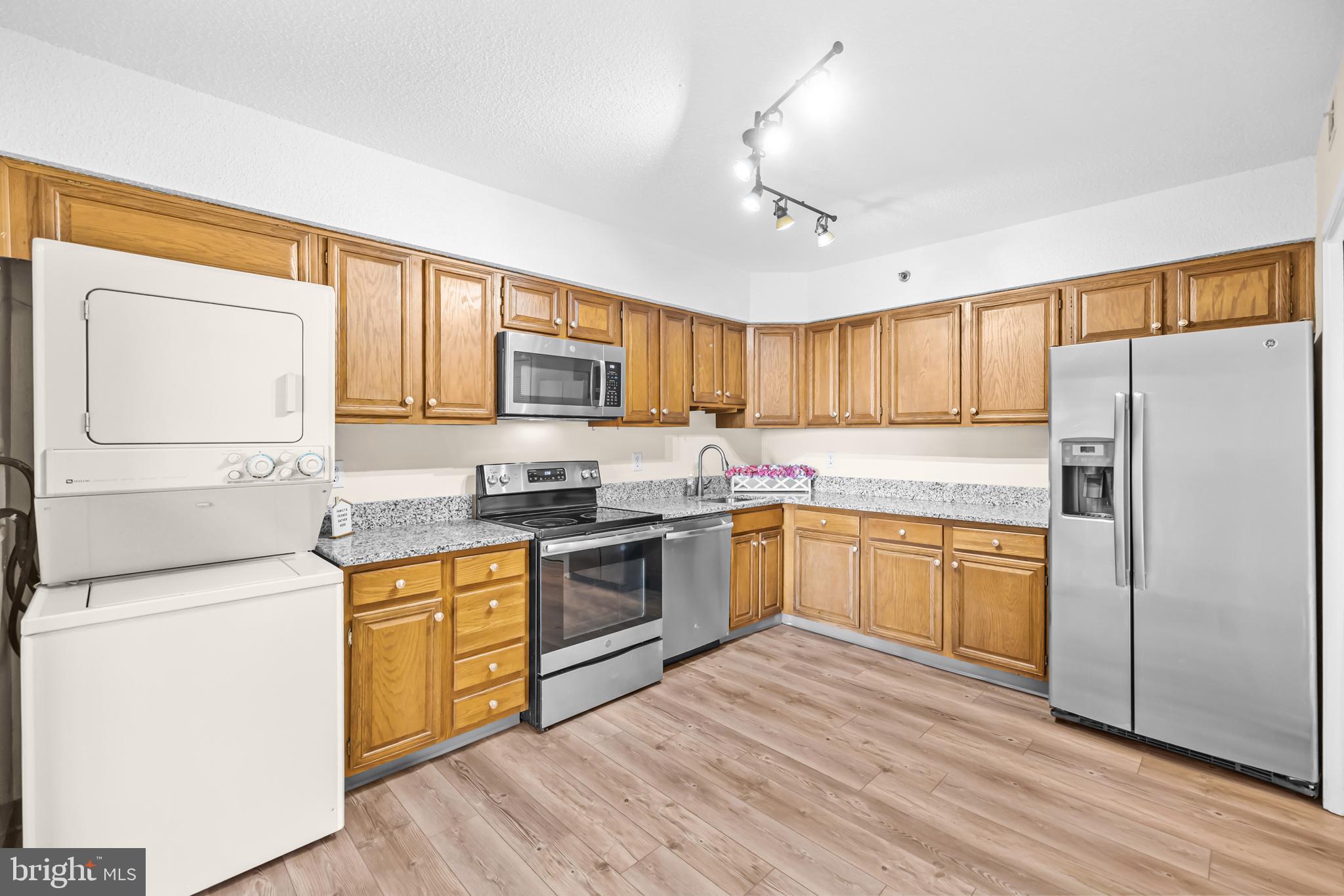 SKYLINE HOUSE - Residential