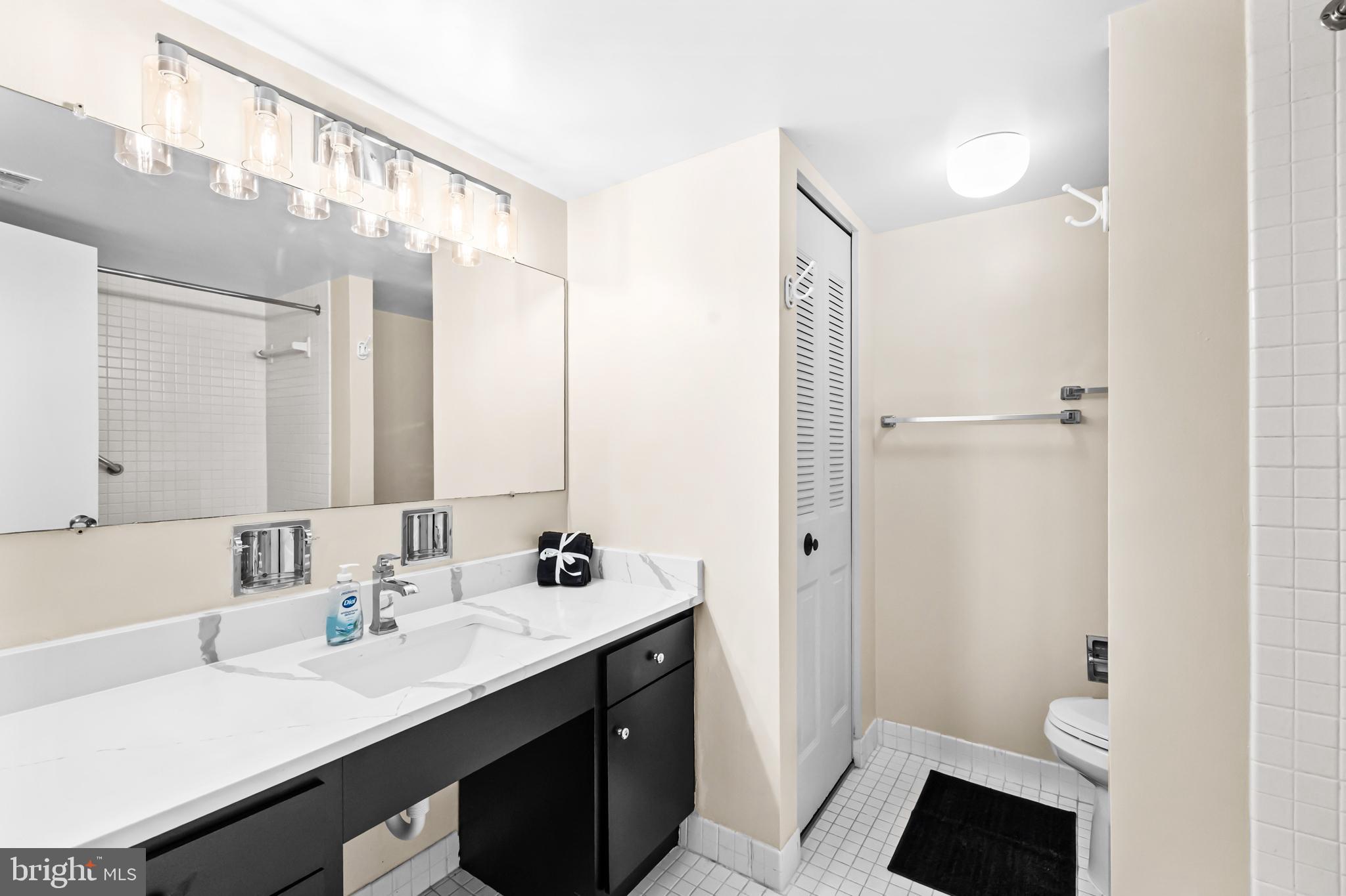 SKYLINE HOUSE - Residential