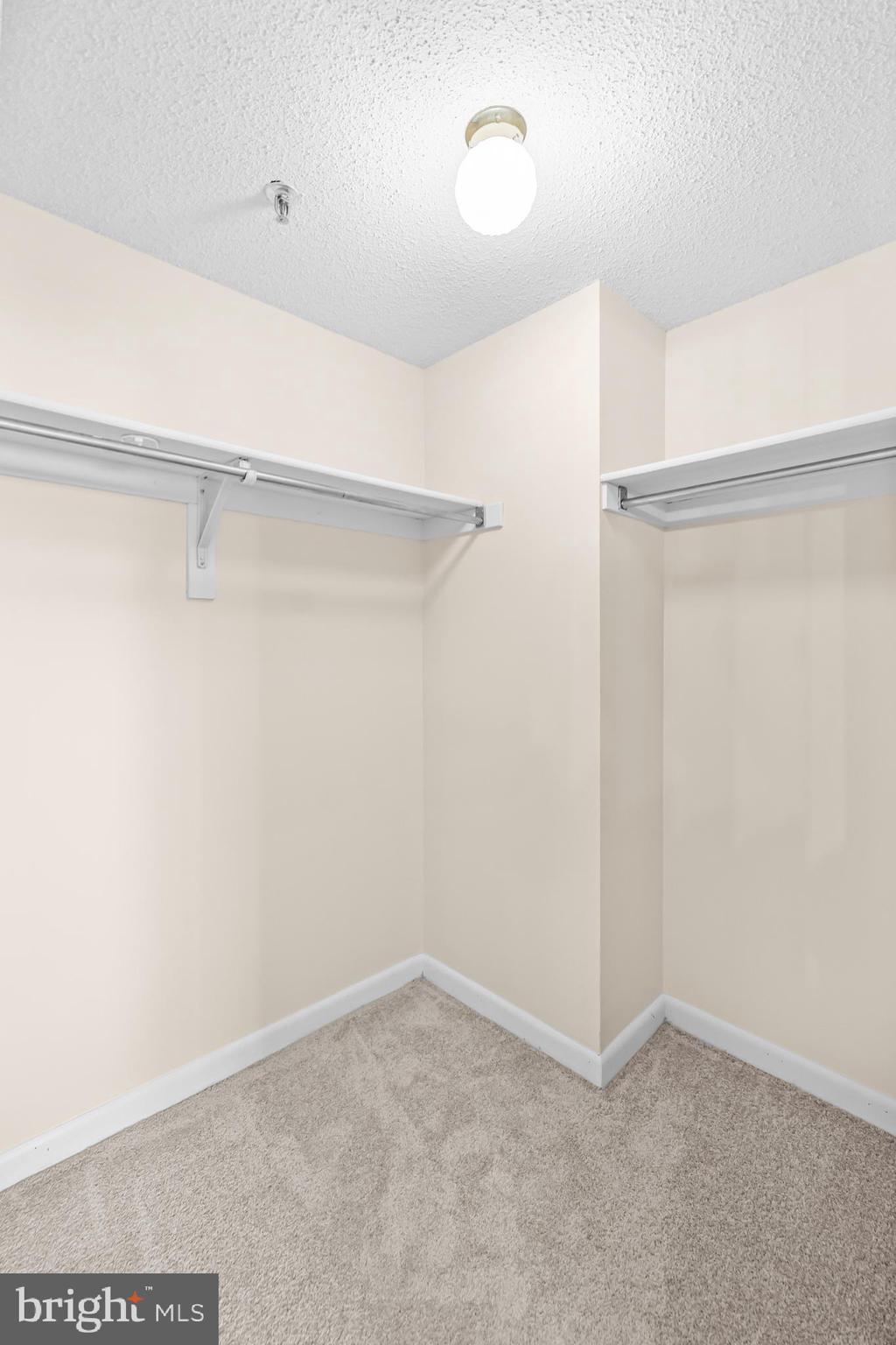 SKYLINE HOUSE - Residential