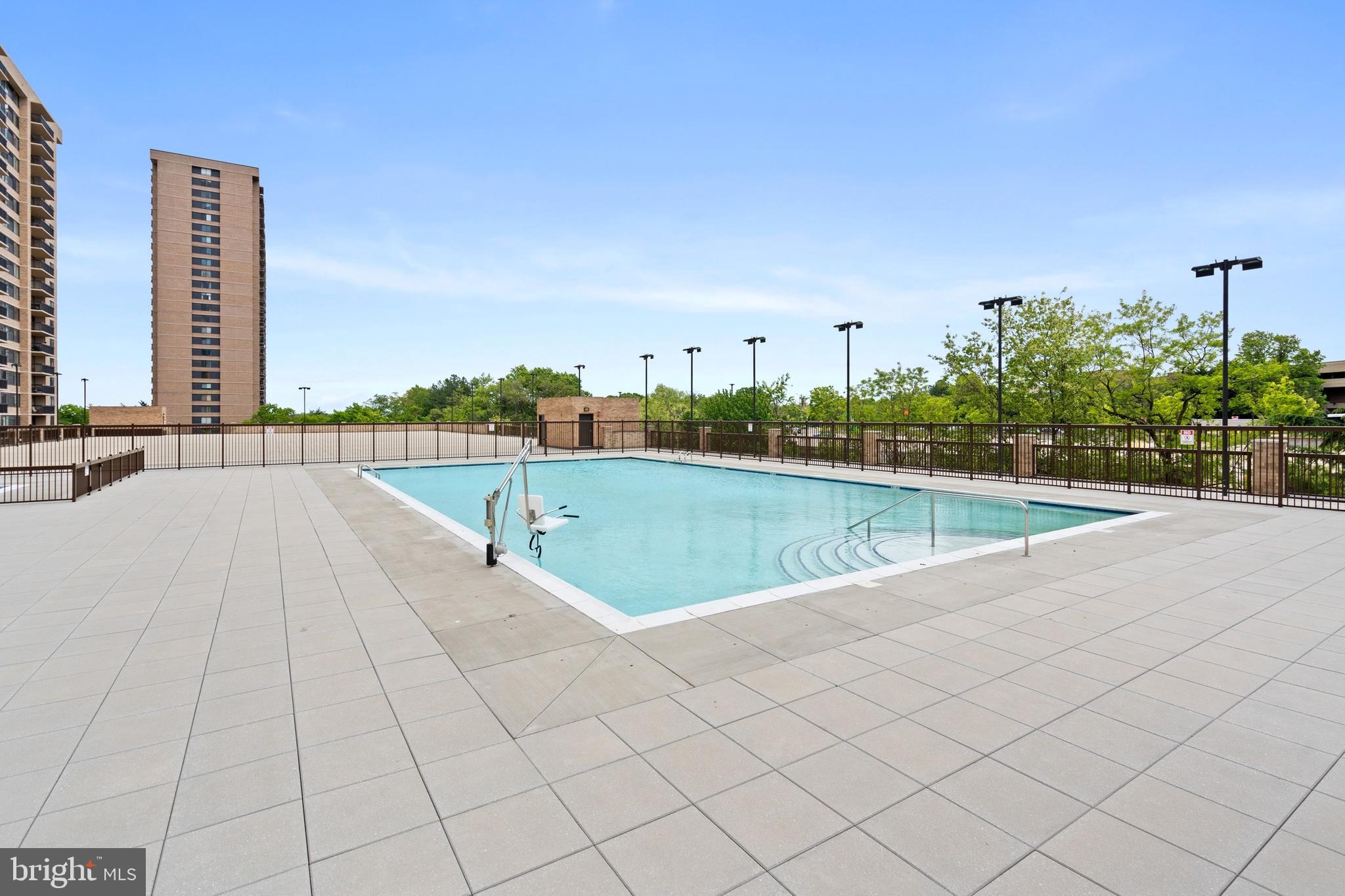 SKYLINE HOUSE - Residential